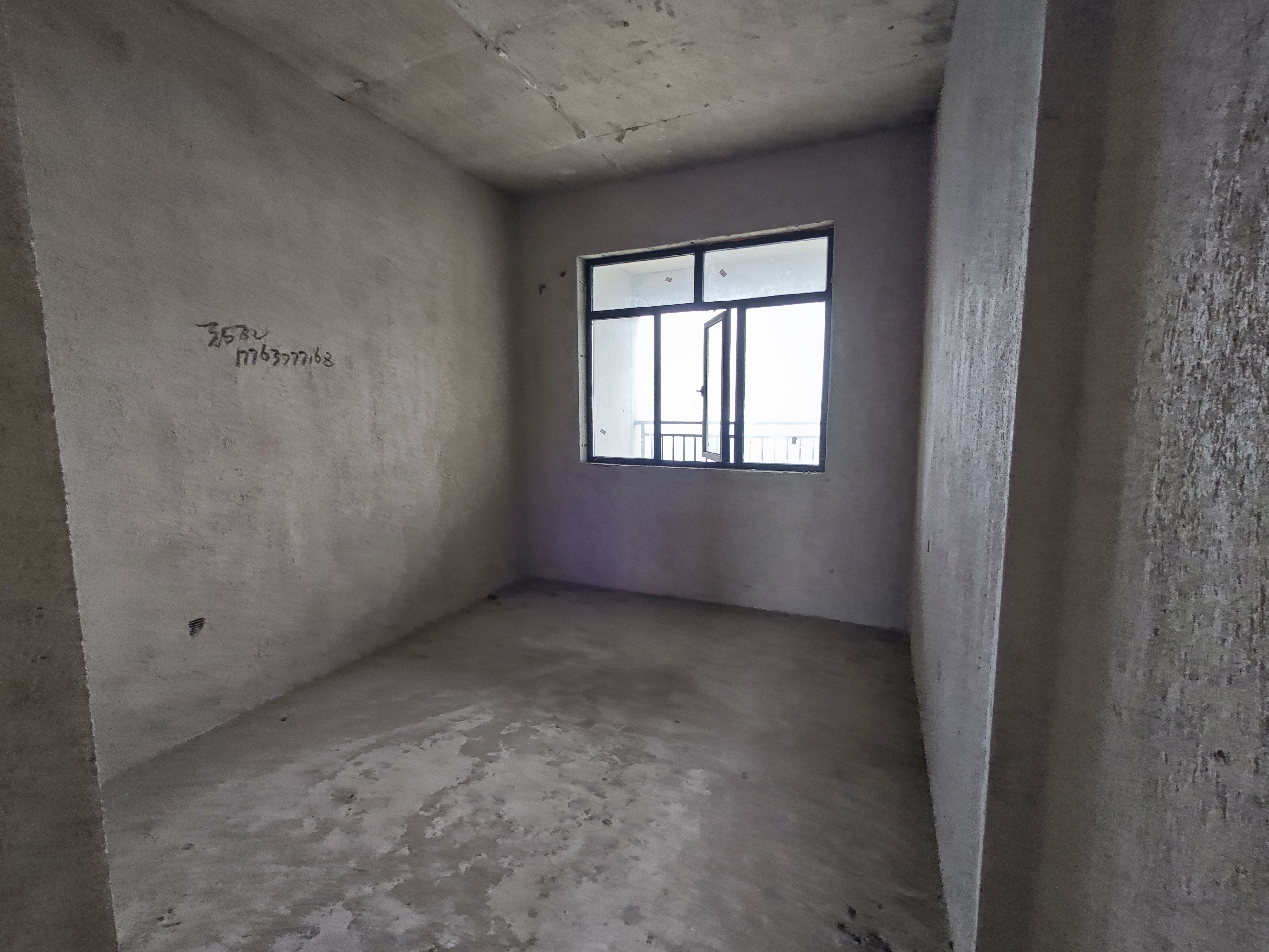 德桂园书香苑 4室2厅2卫 58.8万 德桂园书香苑 4室2厅2卫 58.8万客厅