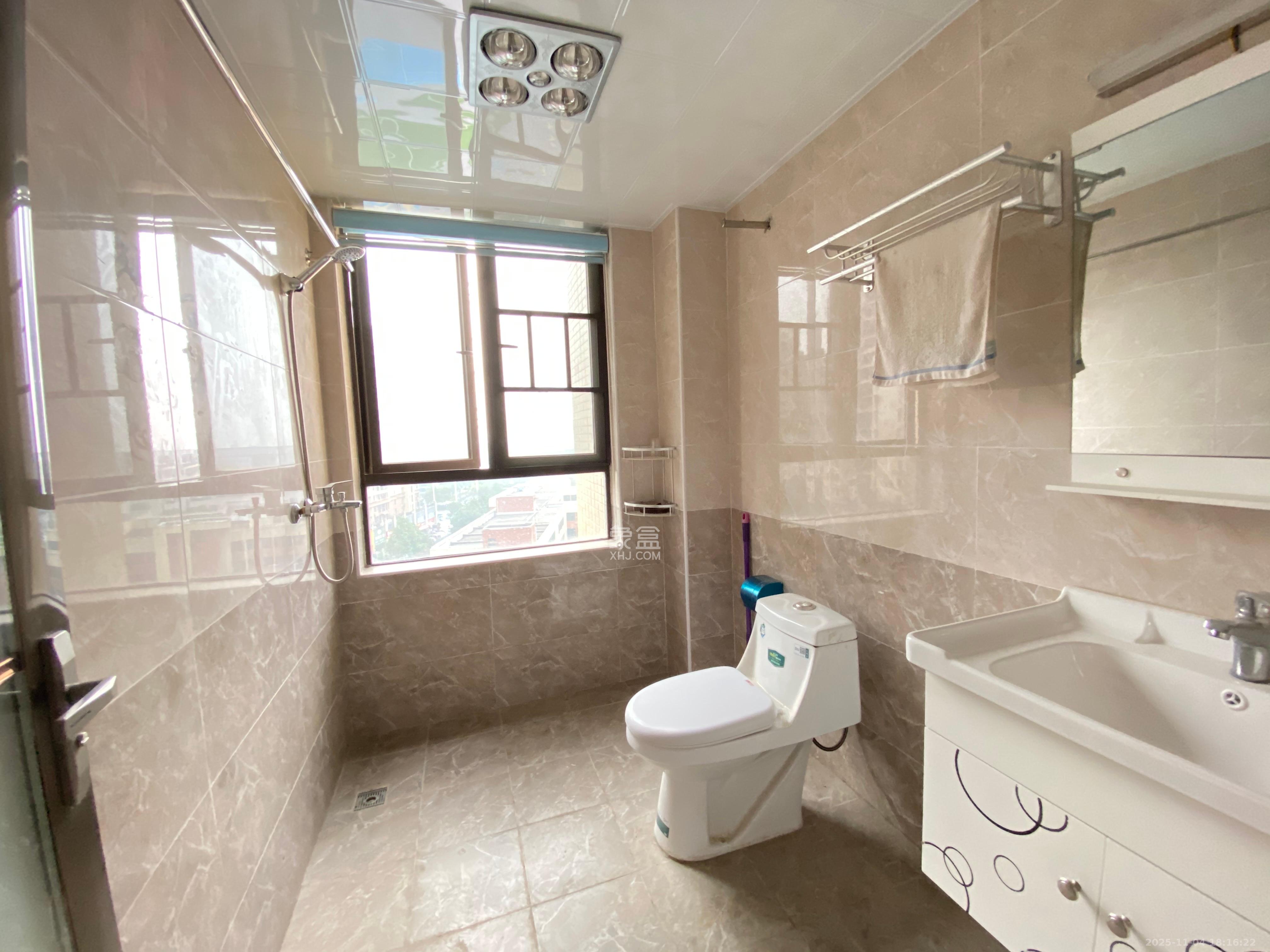 保利麓谷林语D区 4室2厅1卫 2800.0元/月 保利麓谷林语D区 4室2厅1卫 2800.0元/月室内图