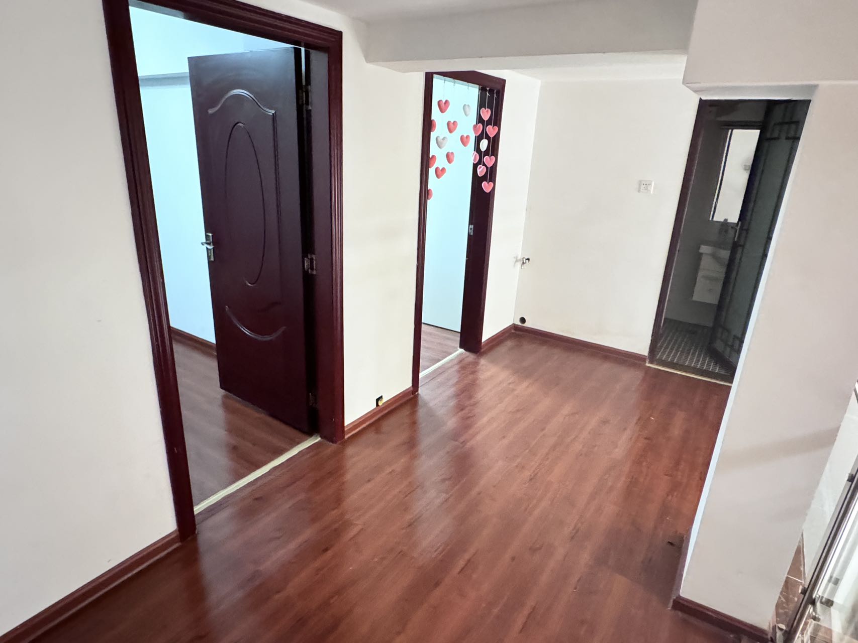 兰海佳园  4室2厅2卫    2500.0元/月室内图