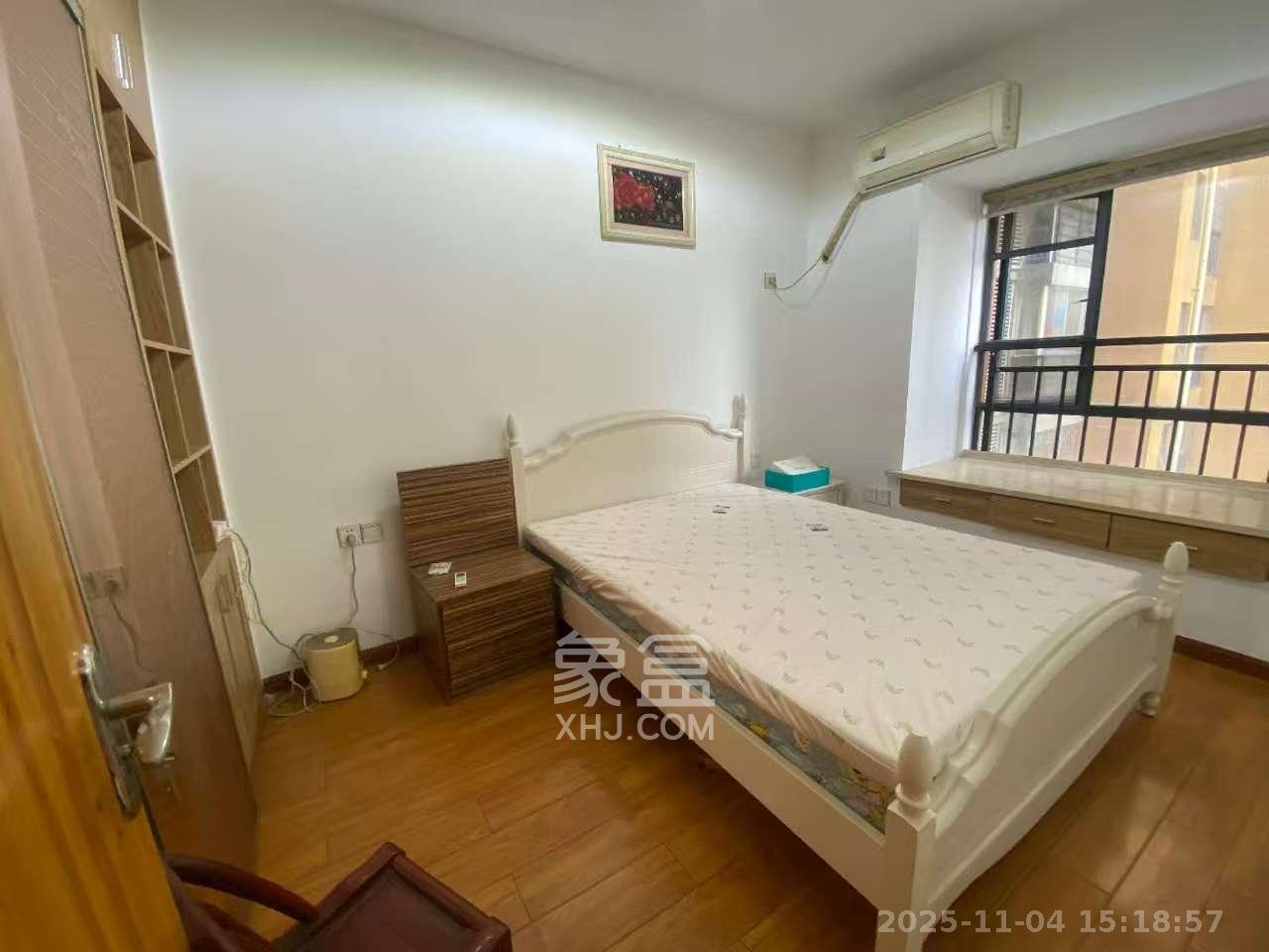 山水华景  2室2厅1卫    2200.0元/月室内图