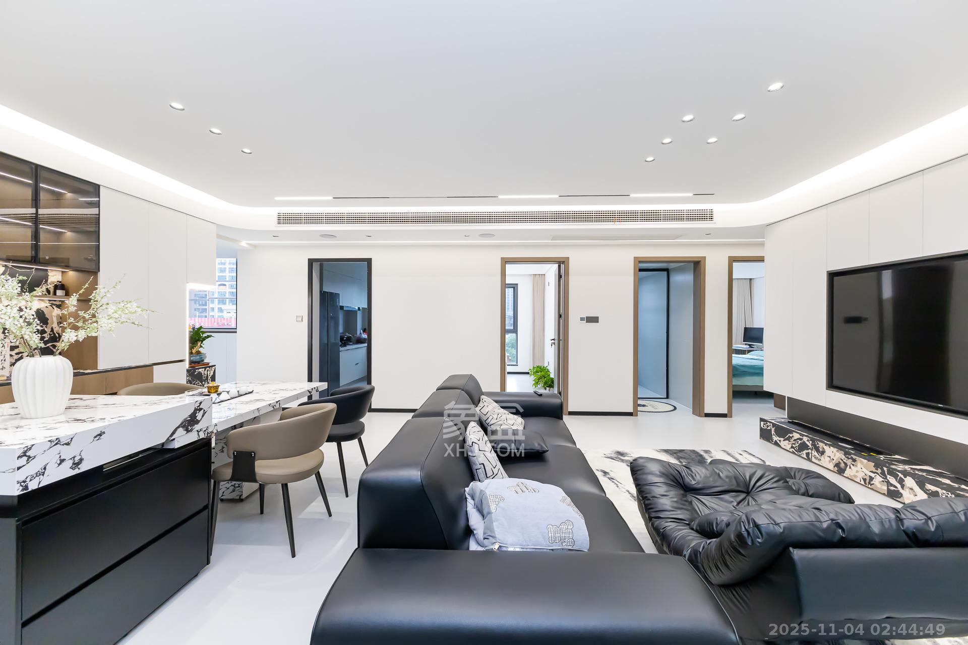 润和又一城  3室2厅2卫    115.8万客厅