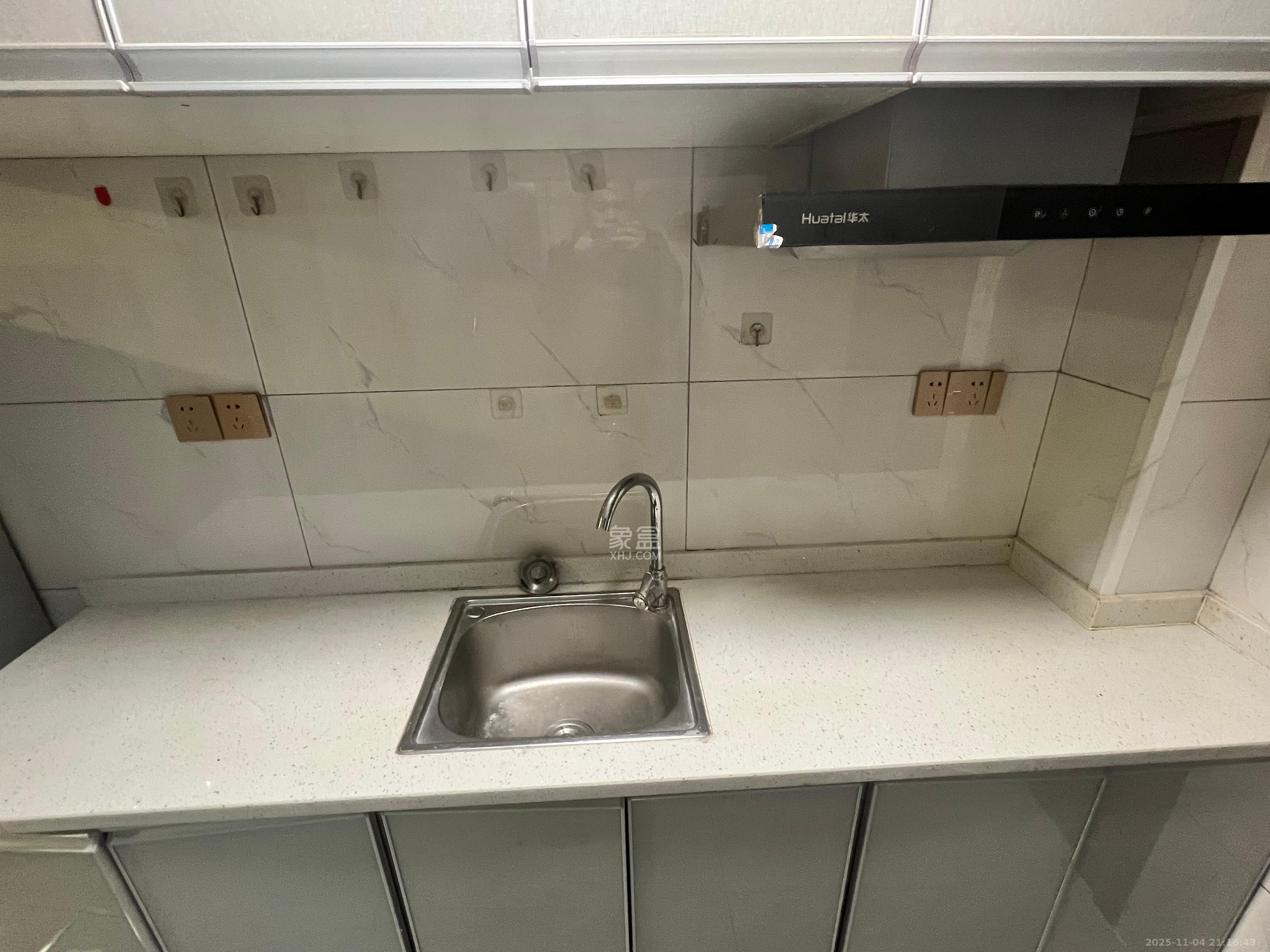 龙湖湘江星座（祺鑫星座公寓）  1室1厅1卫    1300.0元/月