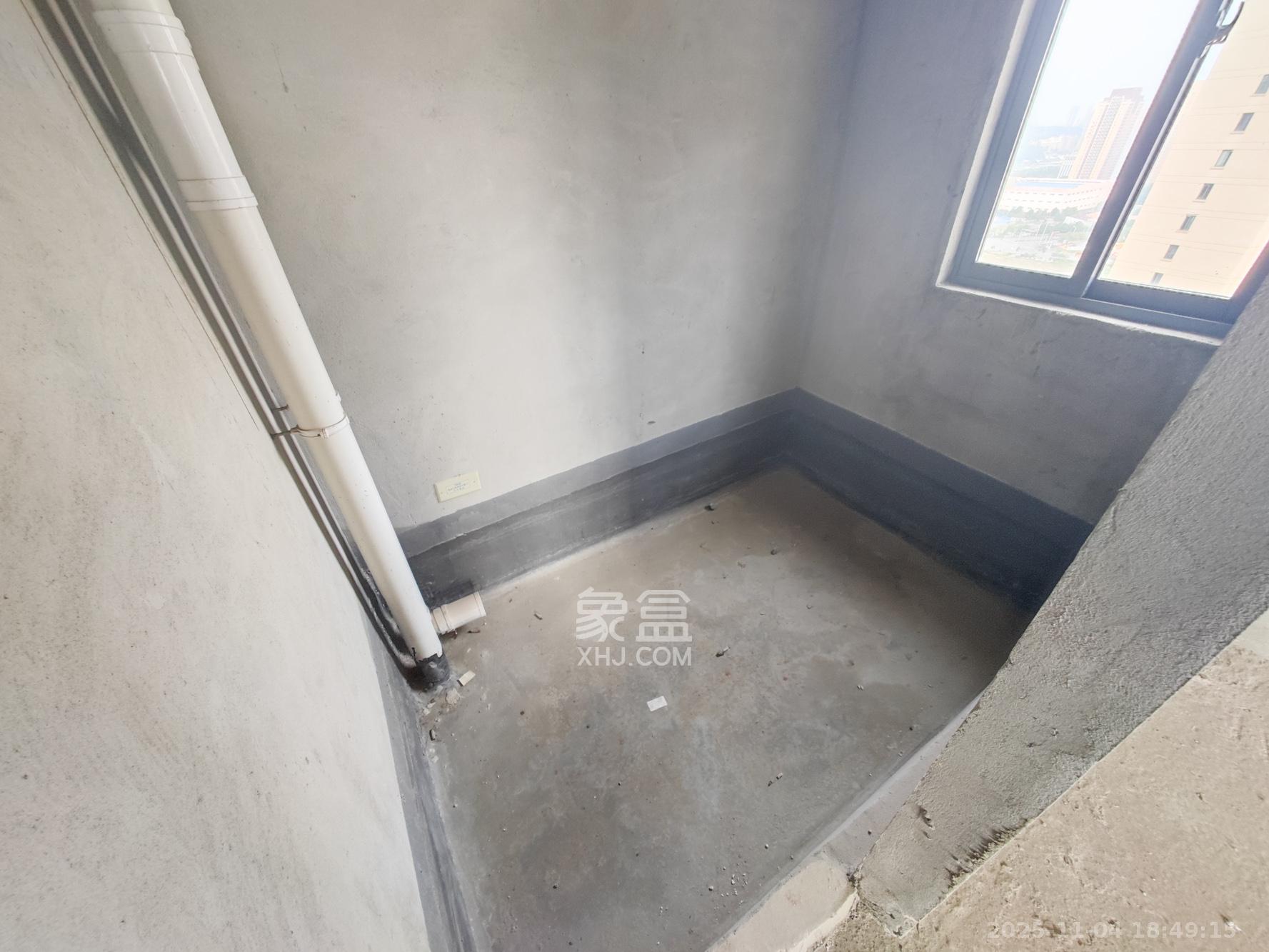 西湖鸿运佳苑 3室2厅2卫 75.0万 西湖鸿运佳苑 3室2厅2卫 75.0万卫生间