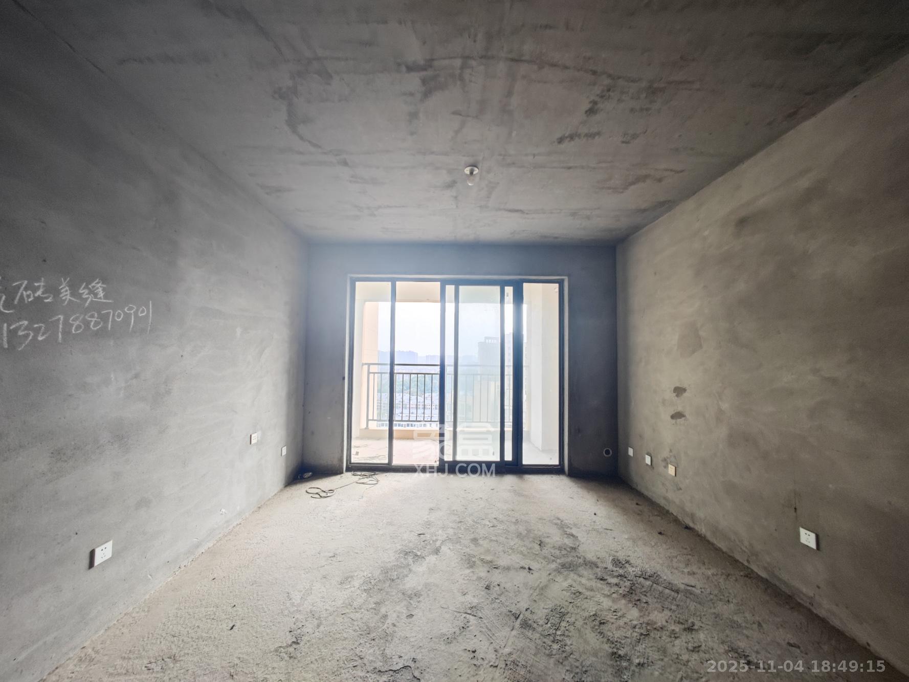 西湖鸿运佳苑 3室2厅2卫 75.0万 西湖鸿运佳苑 3室2厅2卫 75.0万客厅