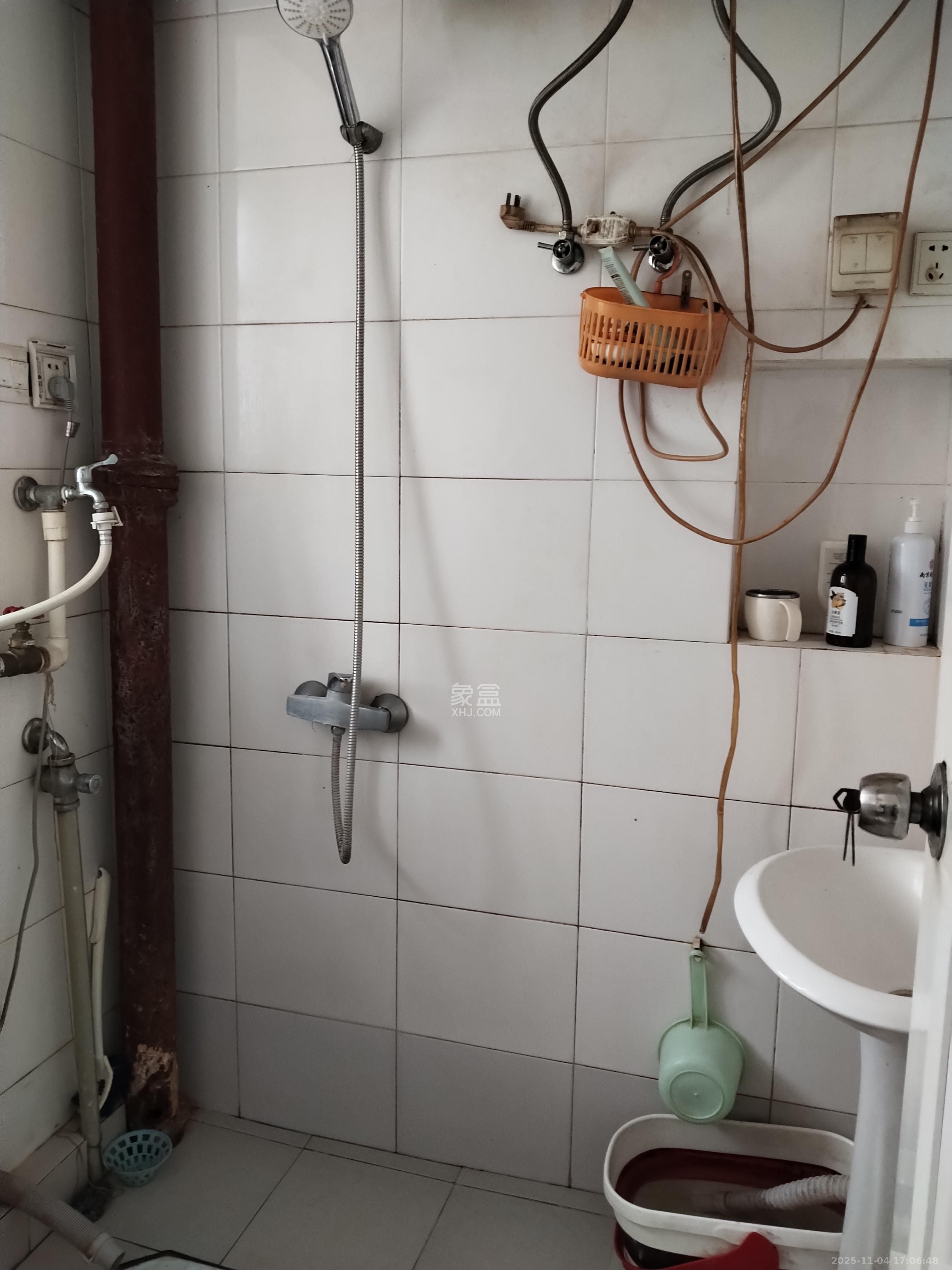 便河边社区  3室2厅1卫    2100.0元/月室内图