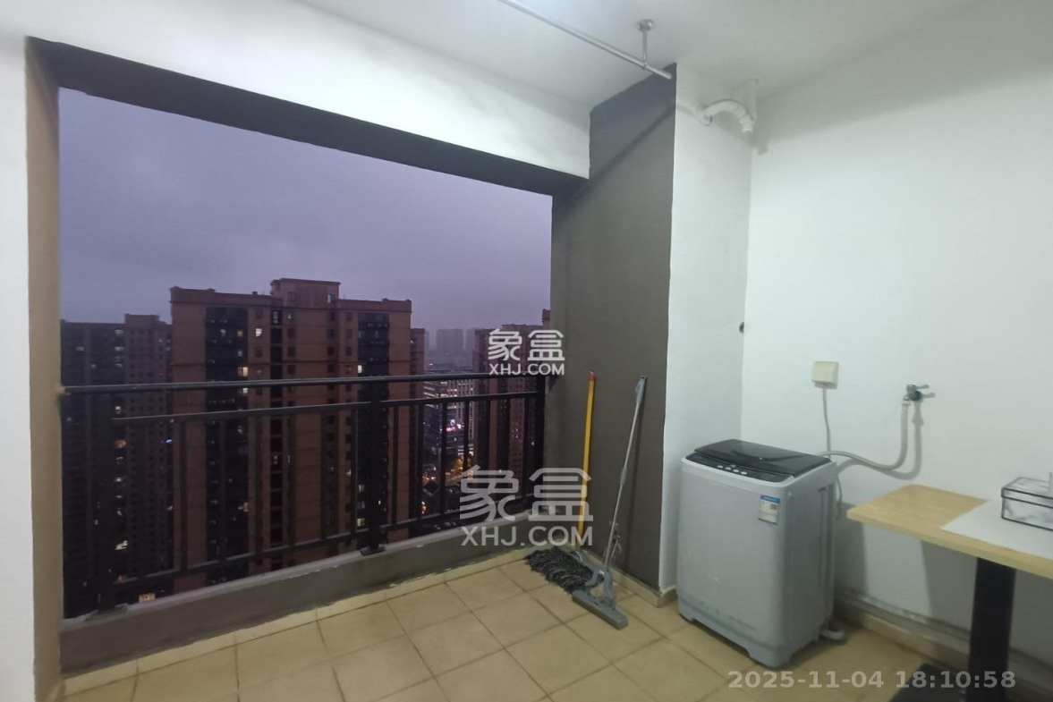 麓谷小镇 3室1厅2卫 2300.0元/月 麓谷小镇 3室1厅2卫 2300.0元/月室内图