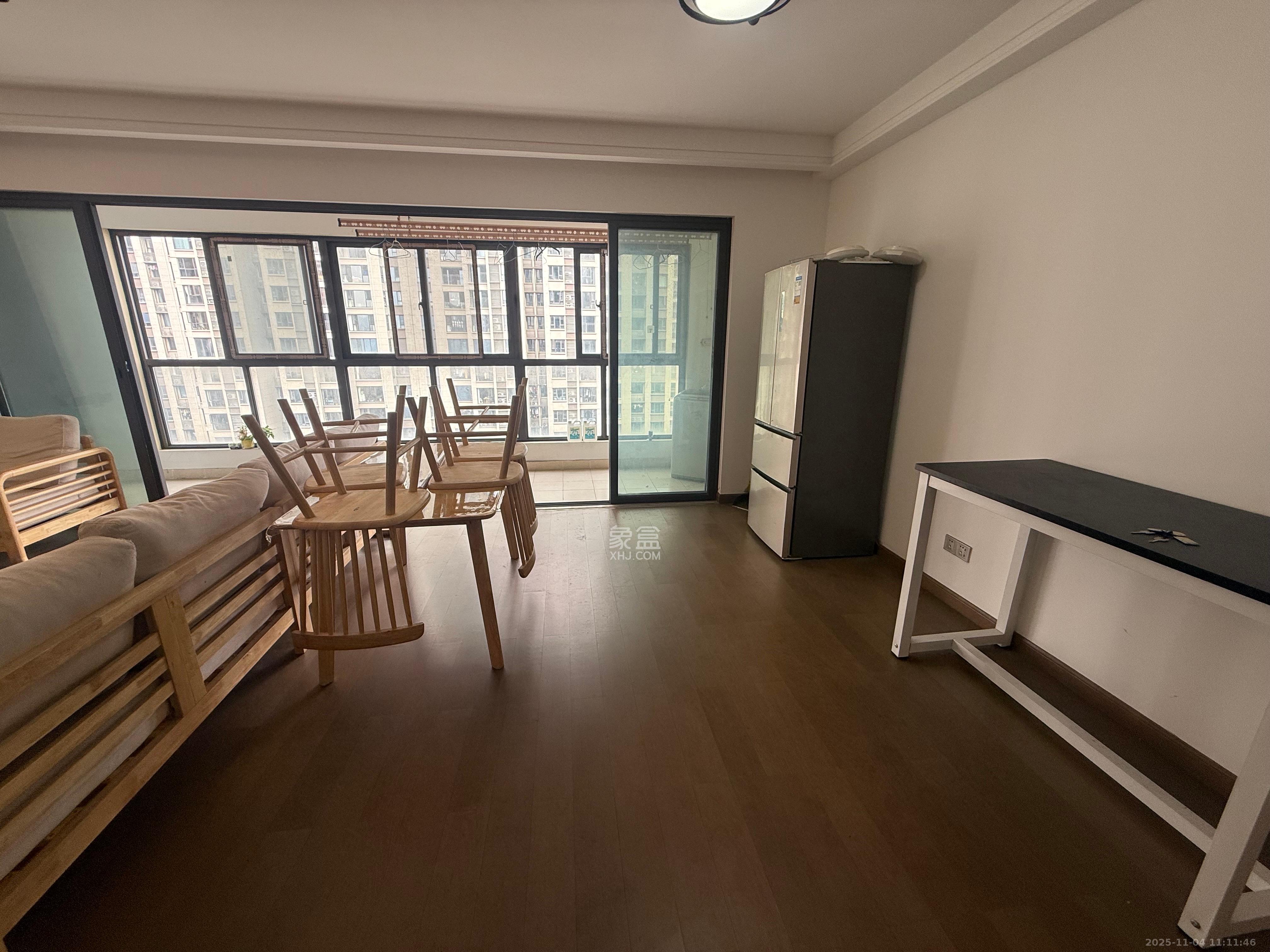 阳光城尚东湾蜜桃园  4室2厅2卫    2800.0元/月室内图