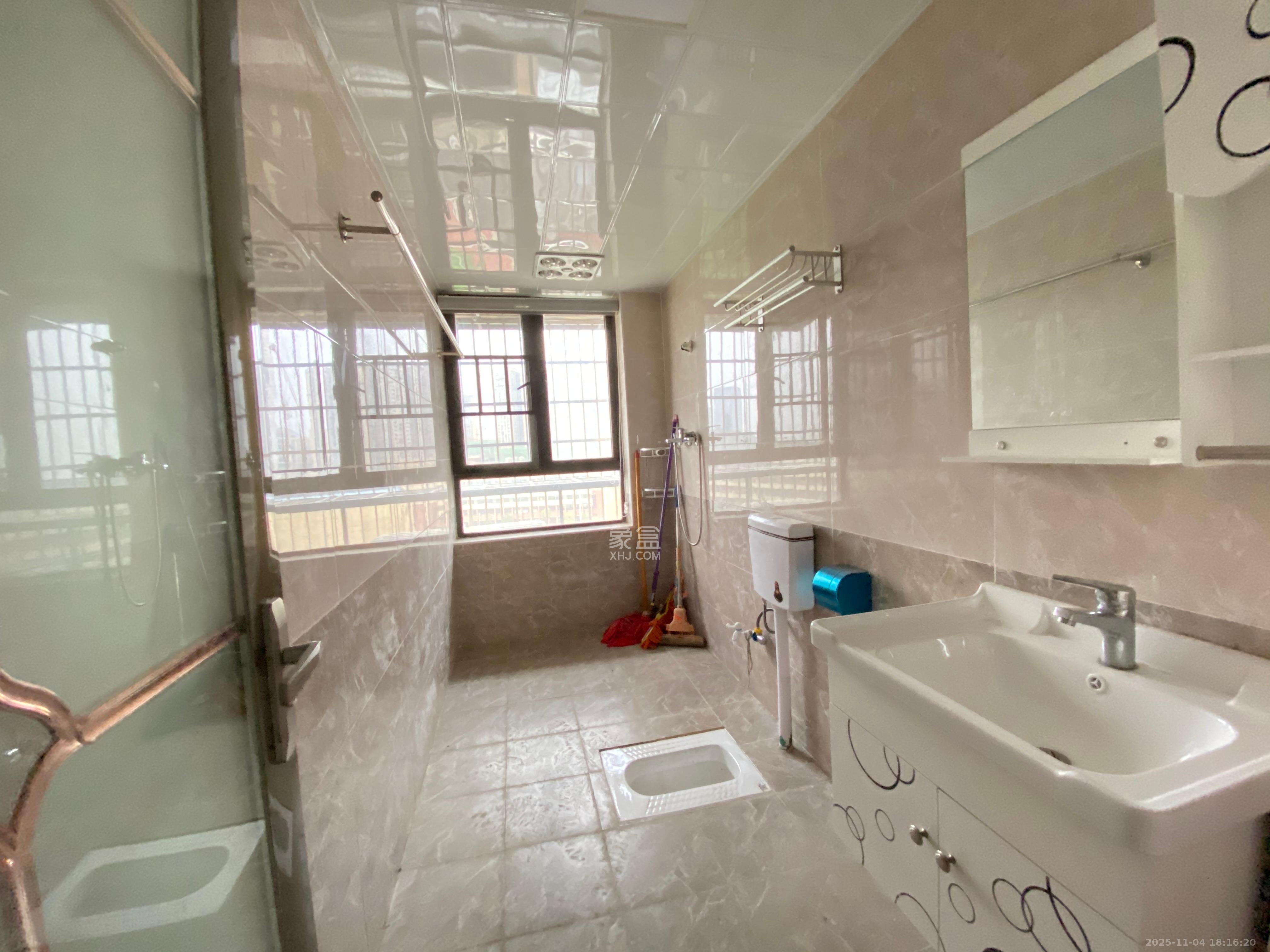 保利麓谷林语D区  4室2厅1卫    2800.0元/月室内图