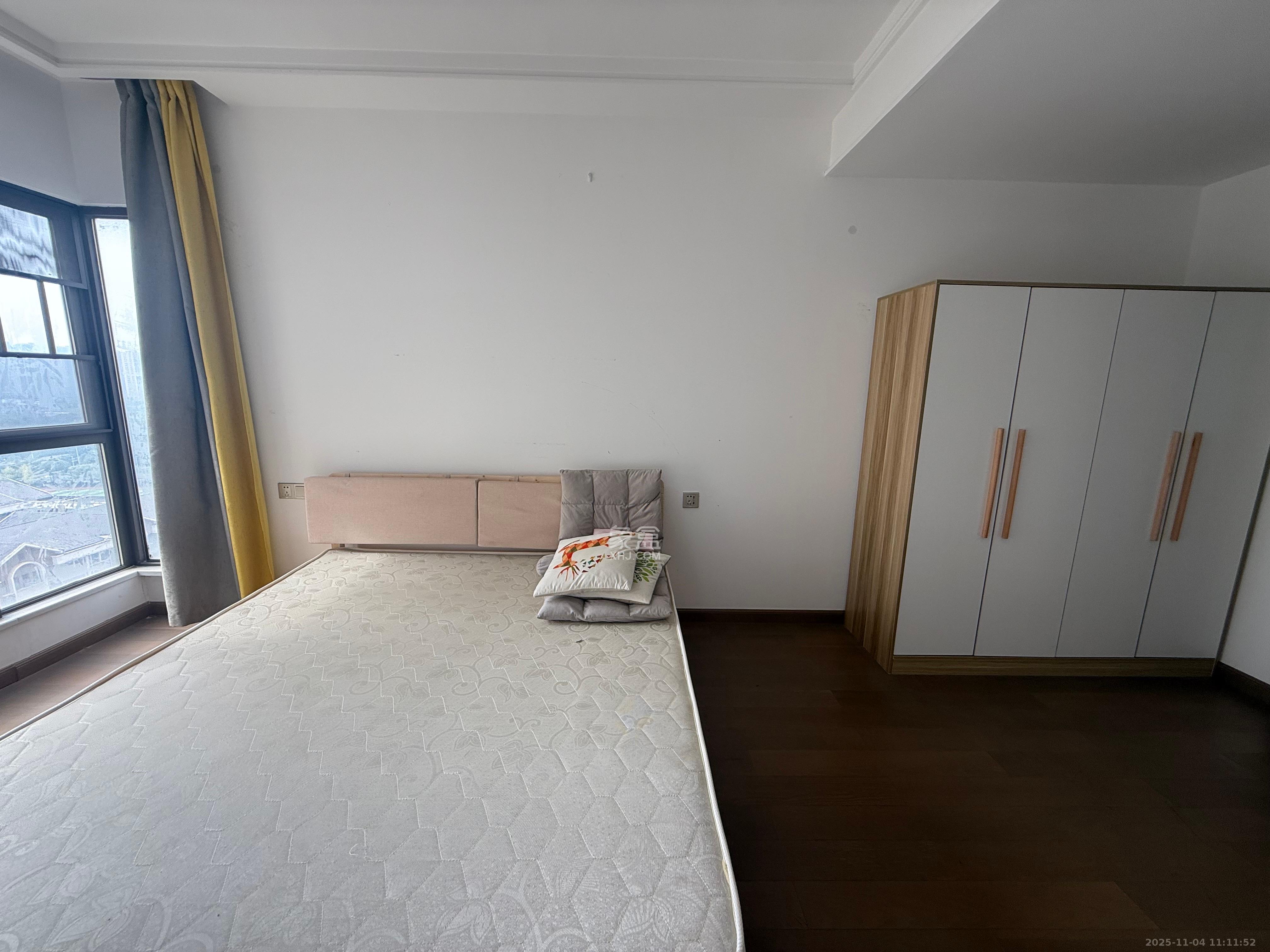 阳光城尚东湾蜜桃园  4室2厅2卫    2800.0元/月室内图