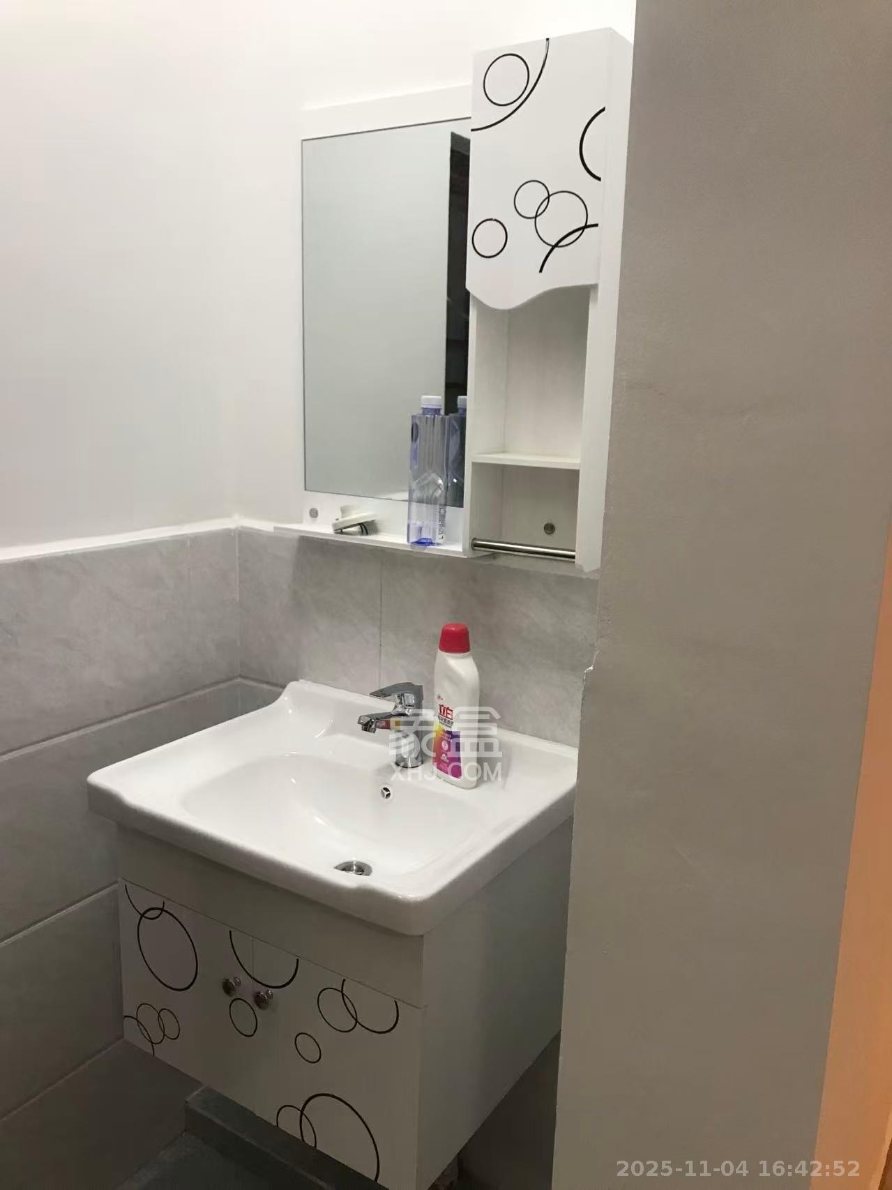 怡海星城  2室2厅1卫    1500.0元/月室内图