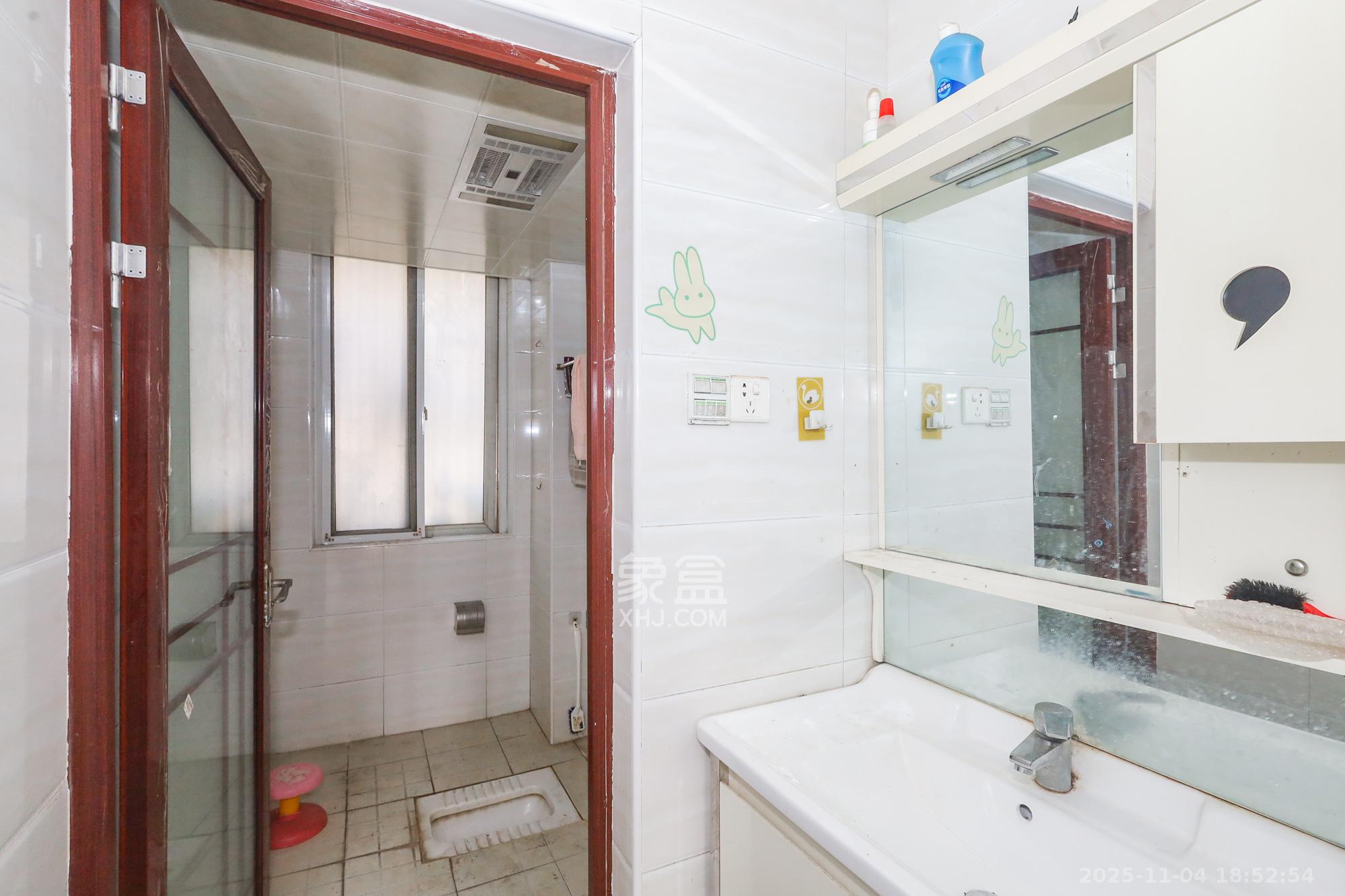 谷山庭院一期 3室2厅1卫 49.8万 谷山庭院一期 3室2厅1卫 49.8万卫生间