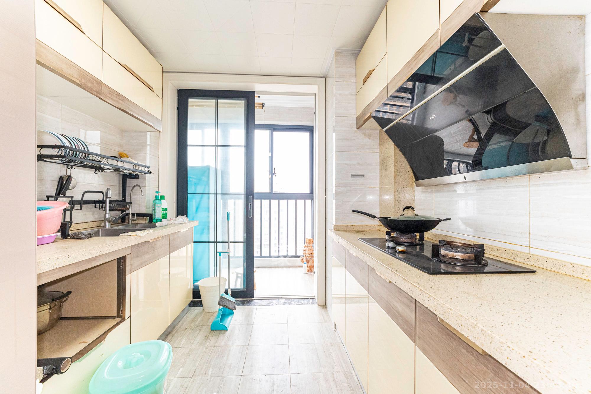 荣盛花语城  3室2厅2卫    79.8万厨房