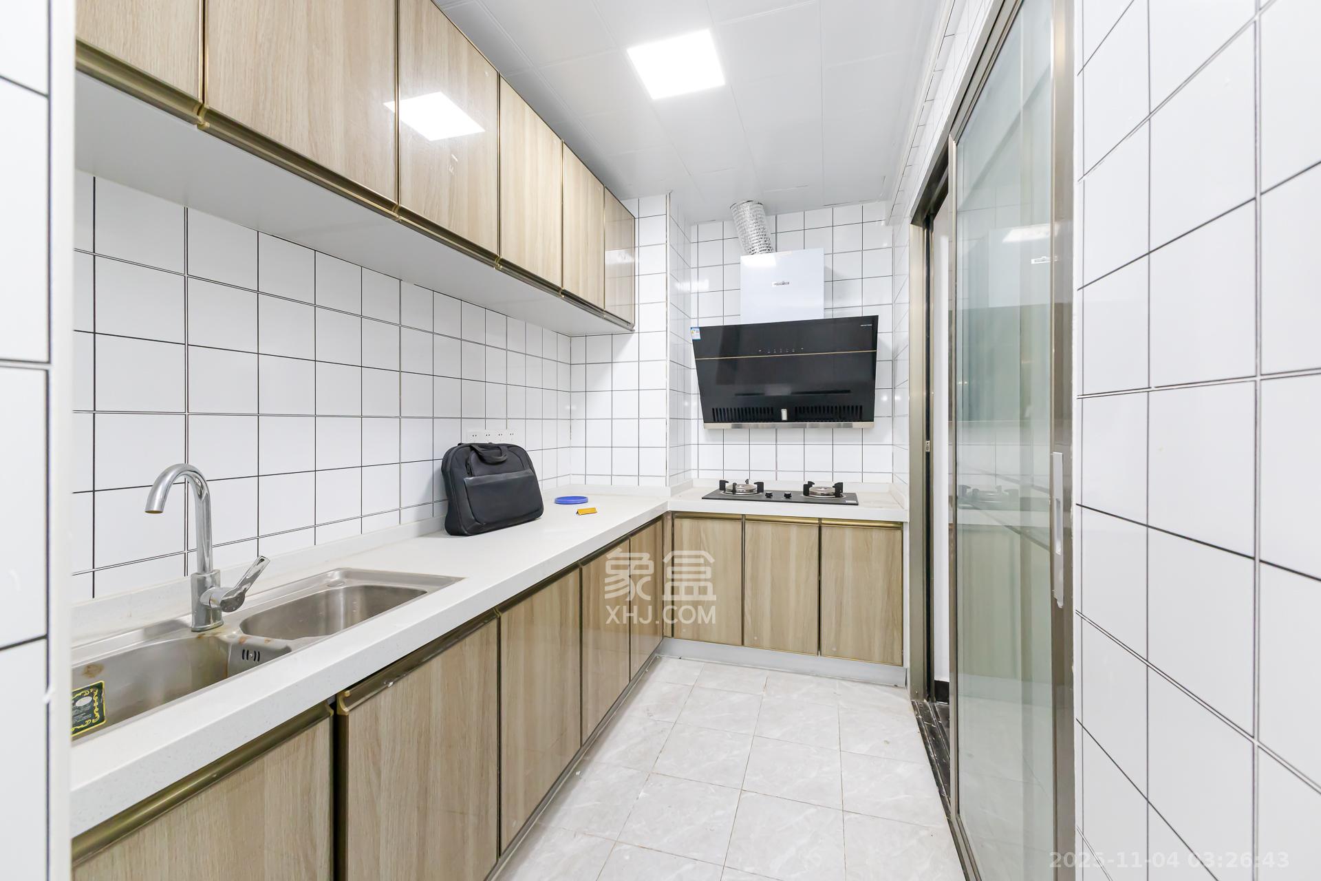 时代倾城三期  4室2厅2卫    90.0万厨房