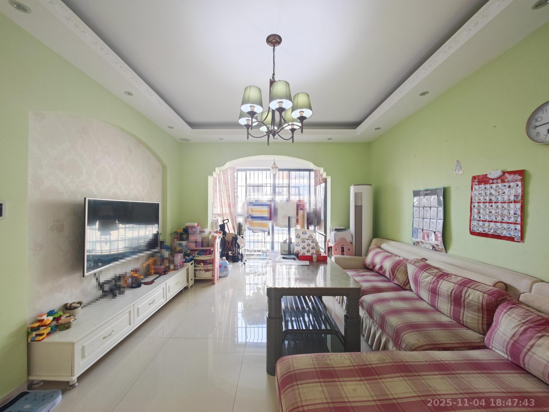 华银天际 3室2厅2卫 70.0万 华银天际 3室2厅2卫 70.0万客厅