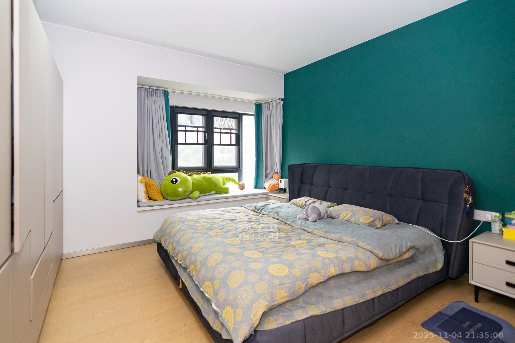 时代年华  4室2厅2卫    128.0万卧室