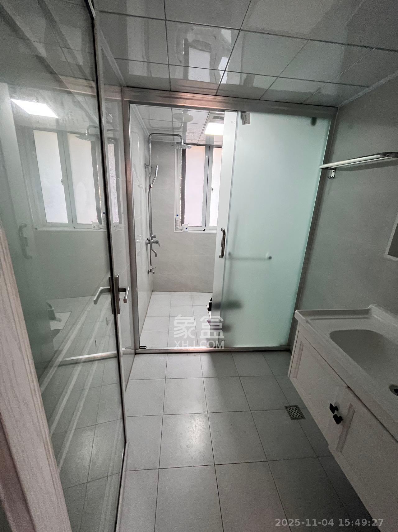 枫华府第  3室2厅2卫    2000.0元/月室内图