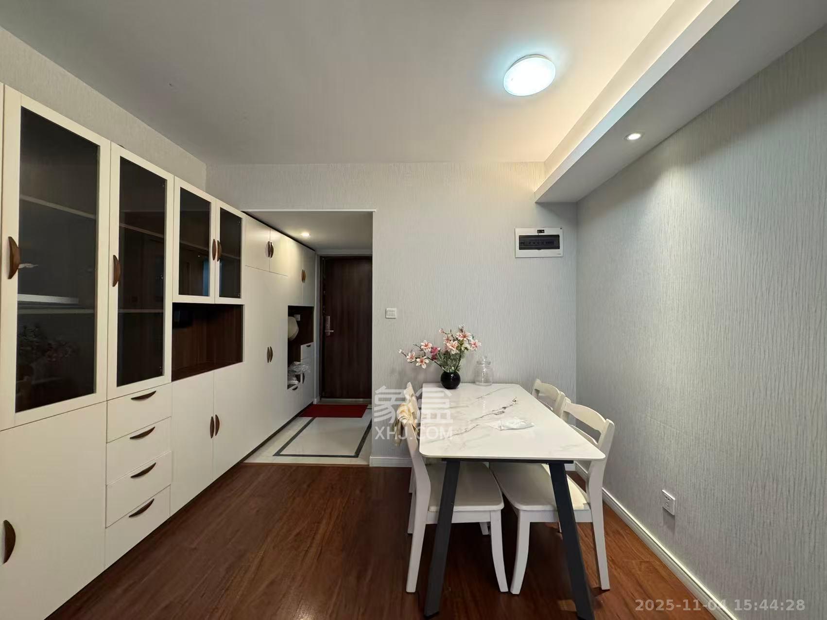 万科金域蓝湾 4室2厅2卫 3200.0元/月 万科金域蓝湾 4室2厅2卫 3200.0元/月室内图