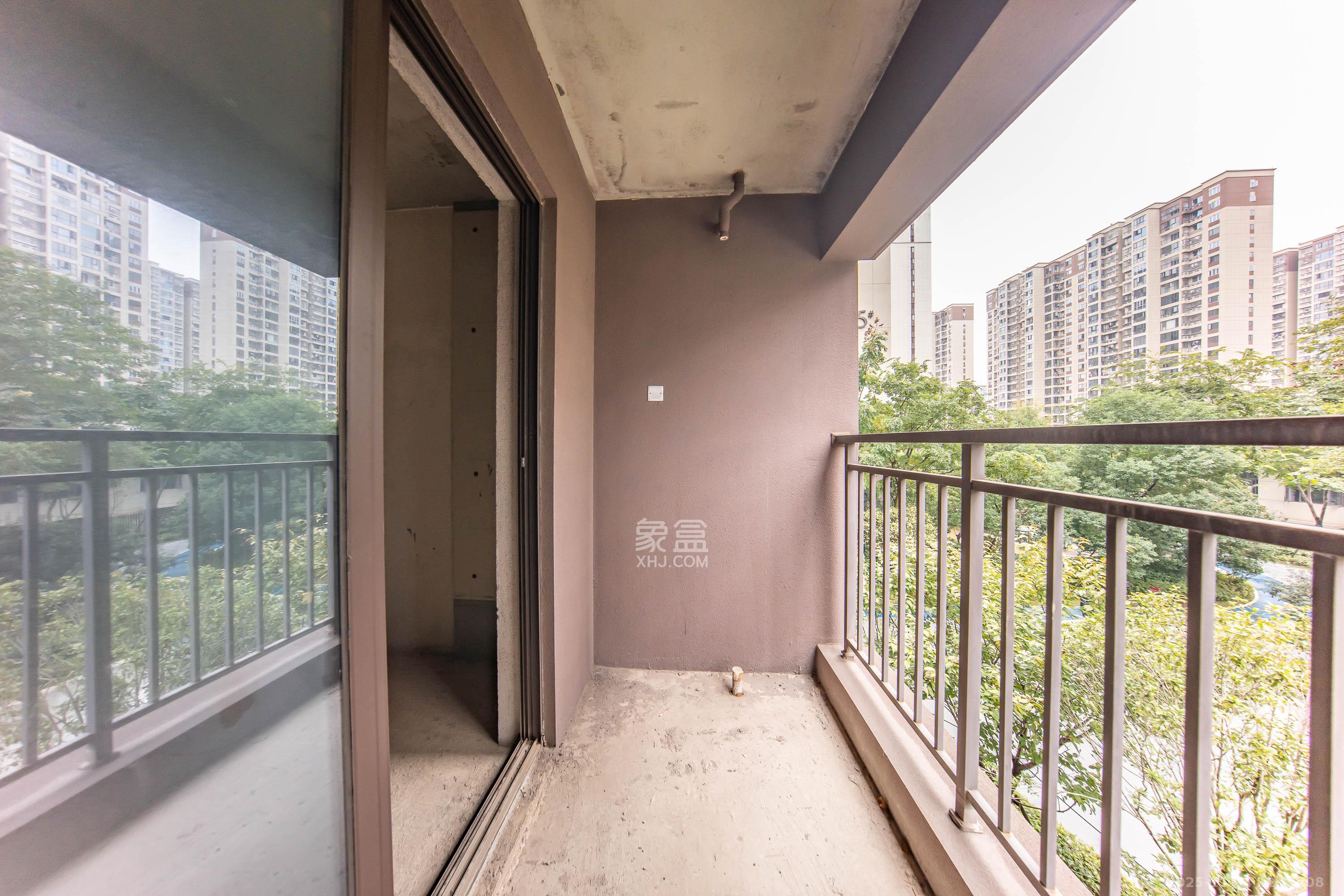 城发恒伟星雅韵(恒伟星辉苑) 4室2厅2卫 199.8万 城发恒伟星雅韵(恒伟星辉苑) 4室2厅2卫 199.8万阳台