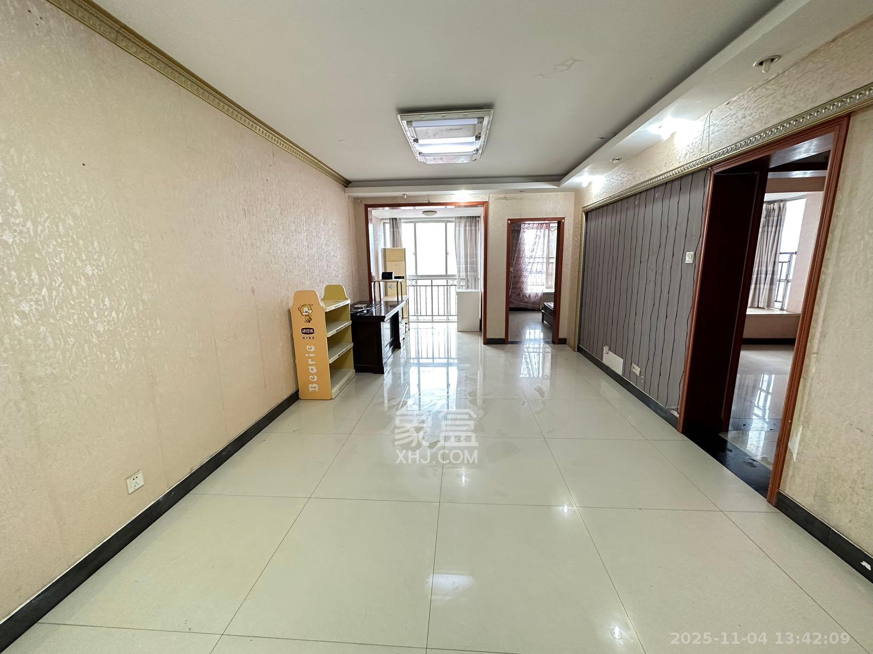 高桥现代商贸城  2室2厅1卫    2000.0元/月