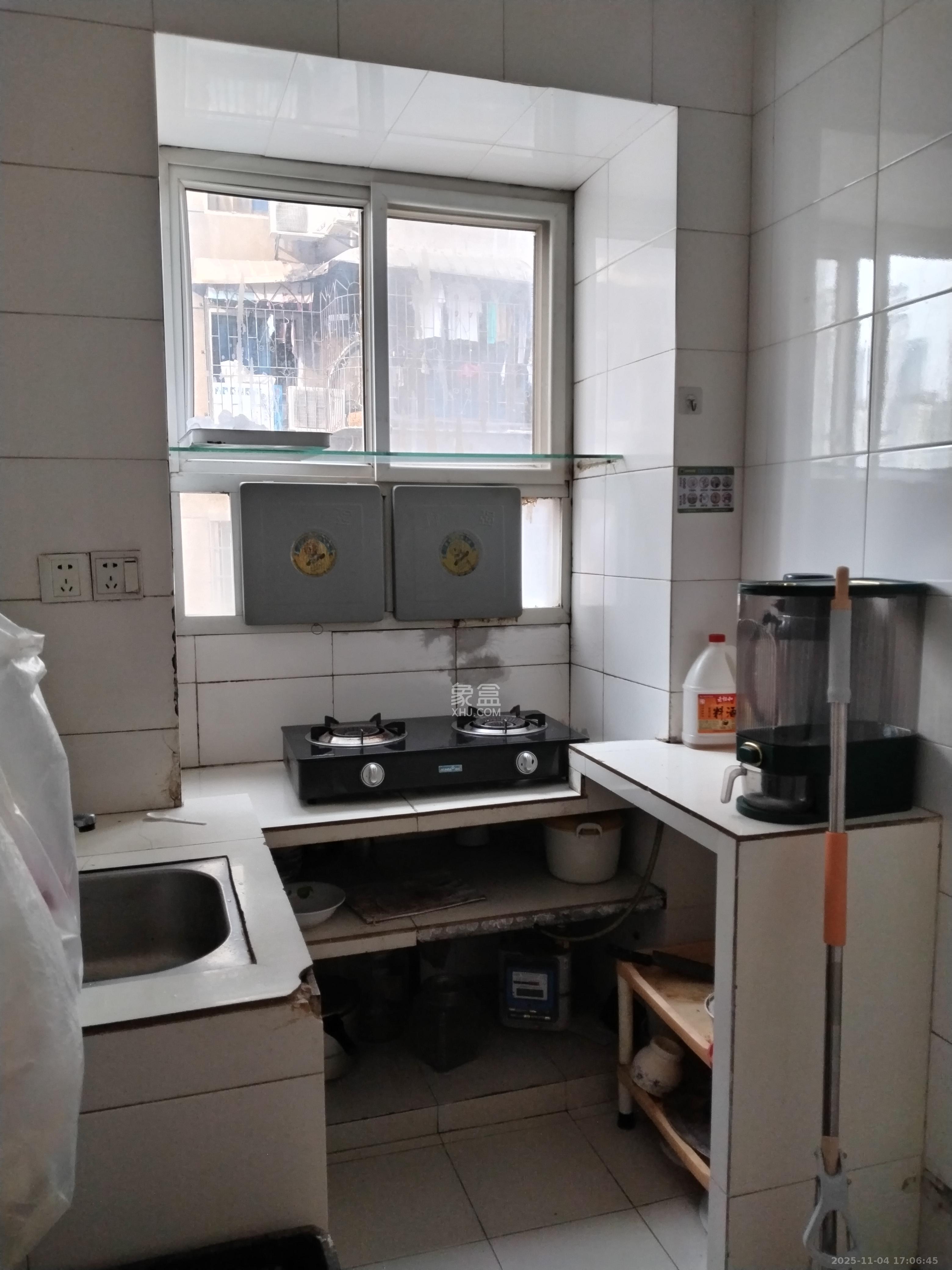 便河边社区 3室2厅1卫 2100.0元/月 便河边社区 3室2厅1卫 2100.0元/月室内图