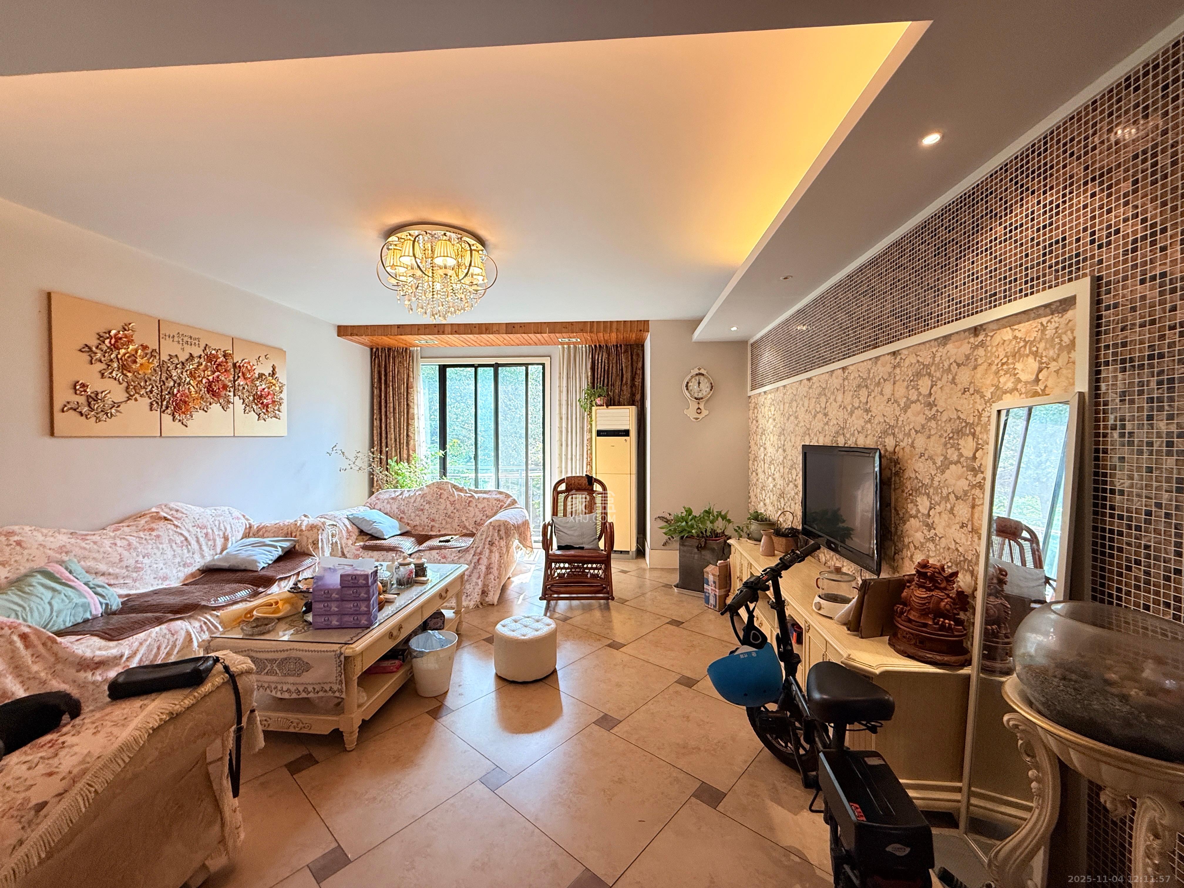 西街花园 3室2厅2卫 4300.0元/月 西街花园 3室2厅2卫 4300.0元/月室内图