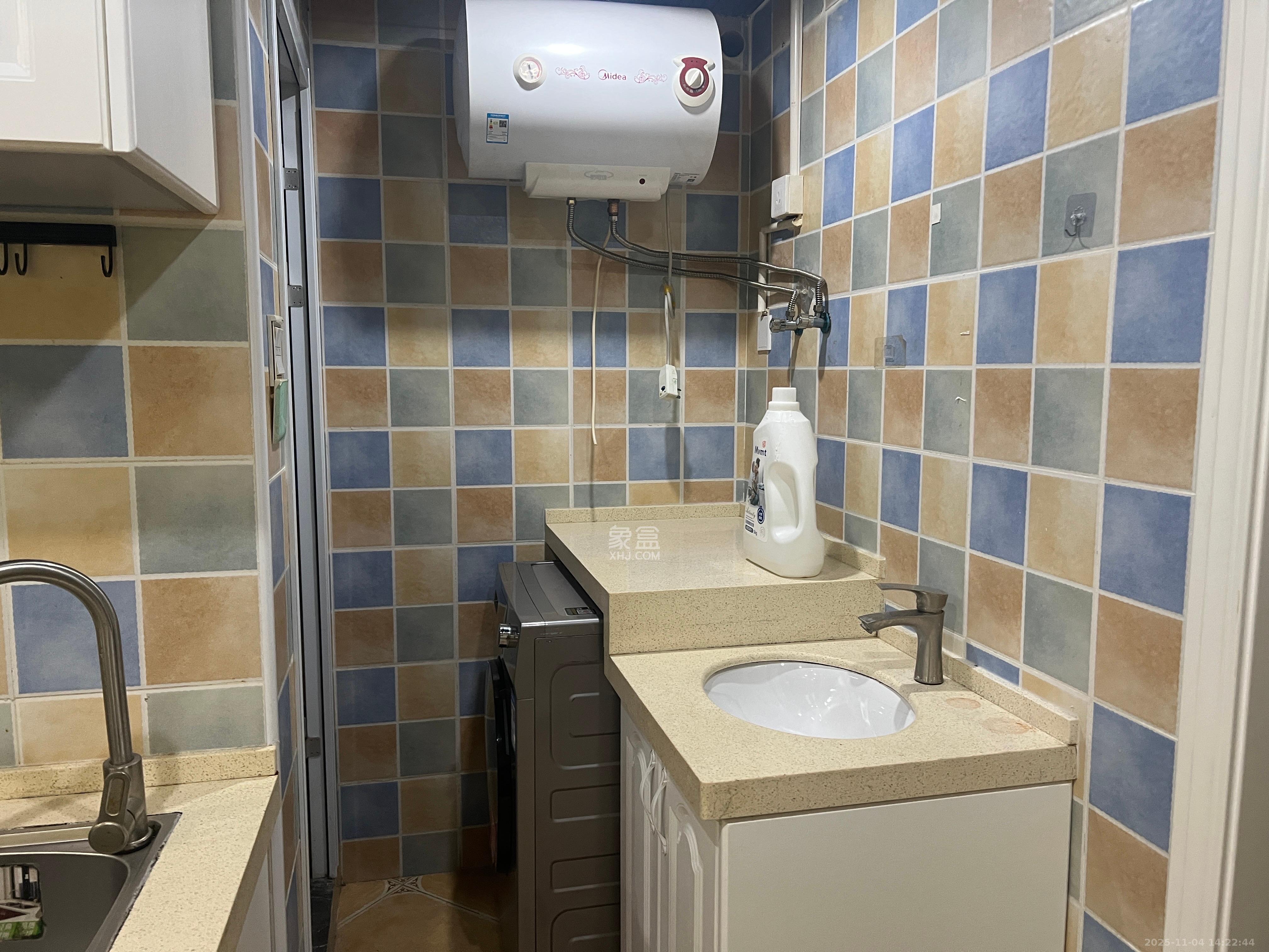 摩天一号  1室1厅1卫    2000.0元/月