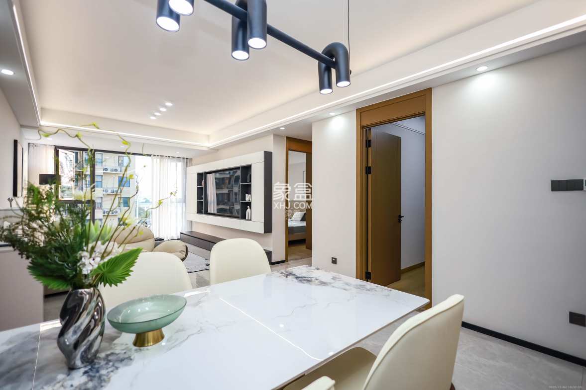 长房云西府一期 3室2厅1卫 92.8万 长房云西府一期 3室2厅1卫 92.8万客厅