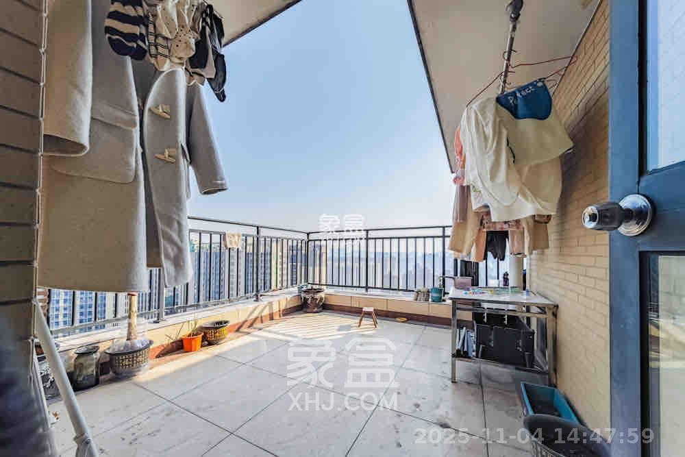 海拔东方  3室1厅1卫    2000.0元/月室内图1