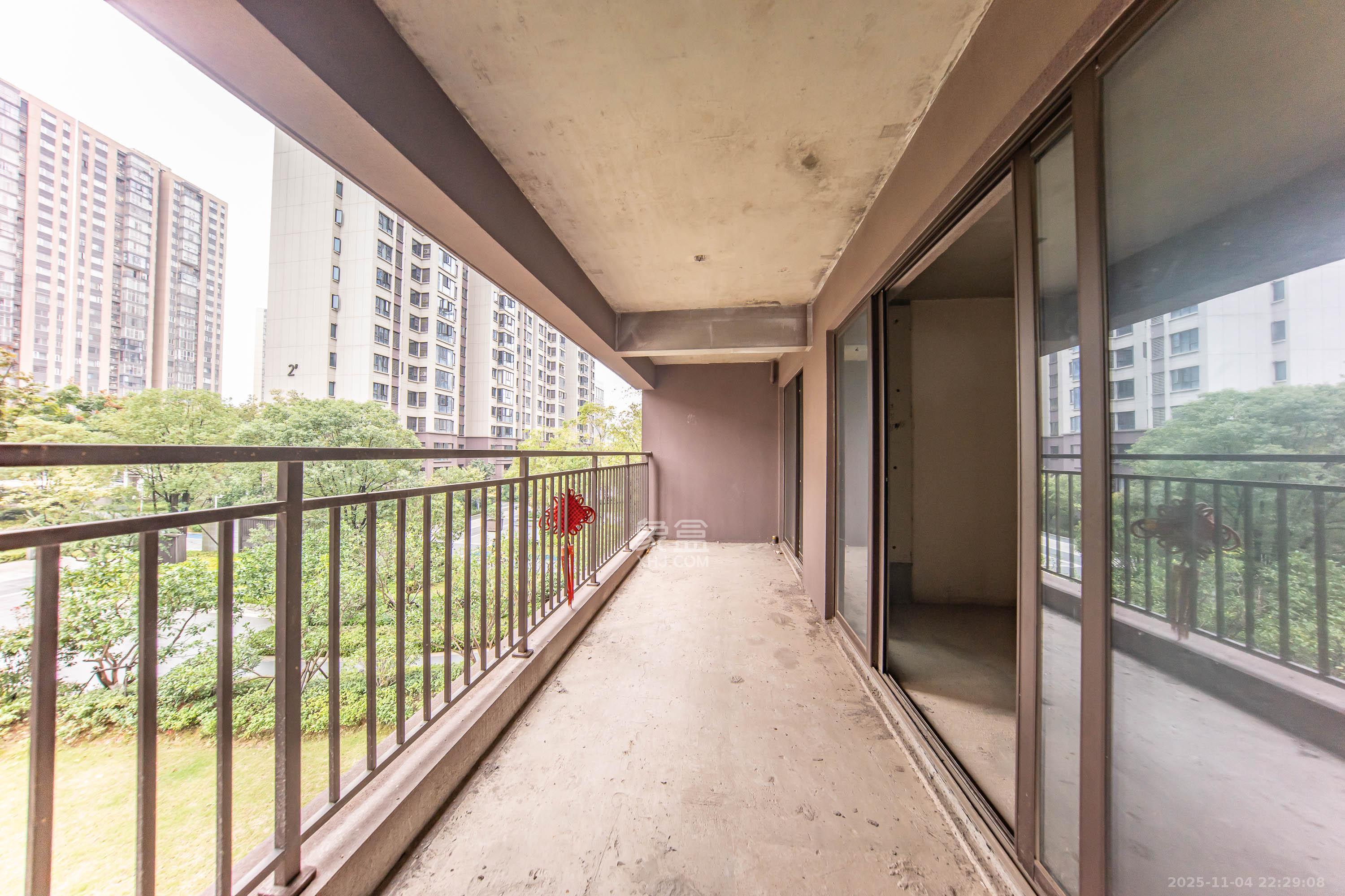 城发恒伟星雅韵（恒伟星辉苑）  4室2厅2卫    199.8万阳台