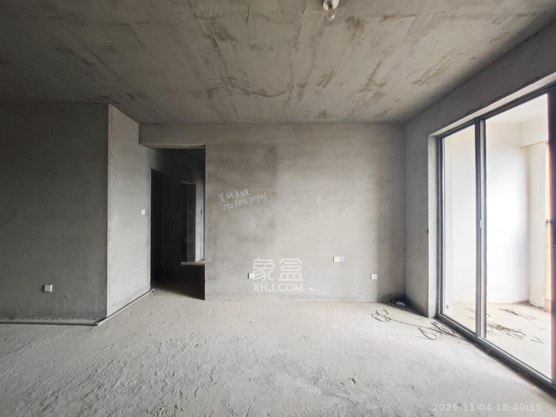 西湖鸿运佳苑 3室2厅2卫 75.0万 西湖鸿运佳苑 3室2厅2卫 75.0万客厅