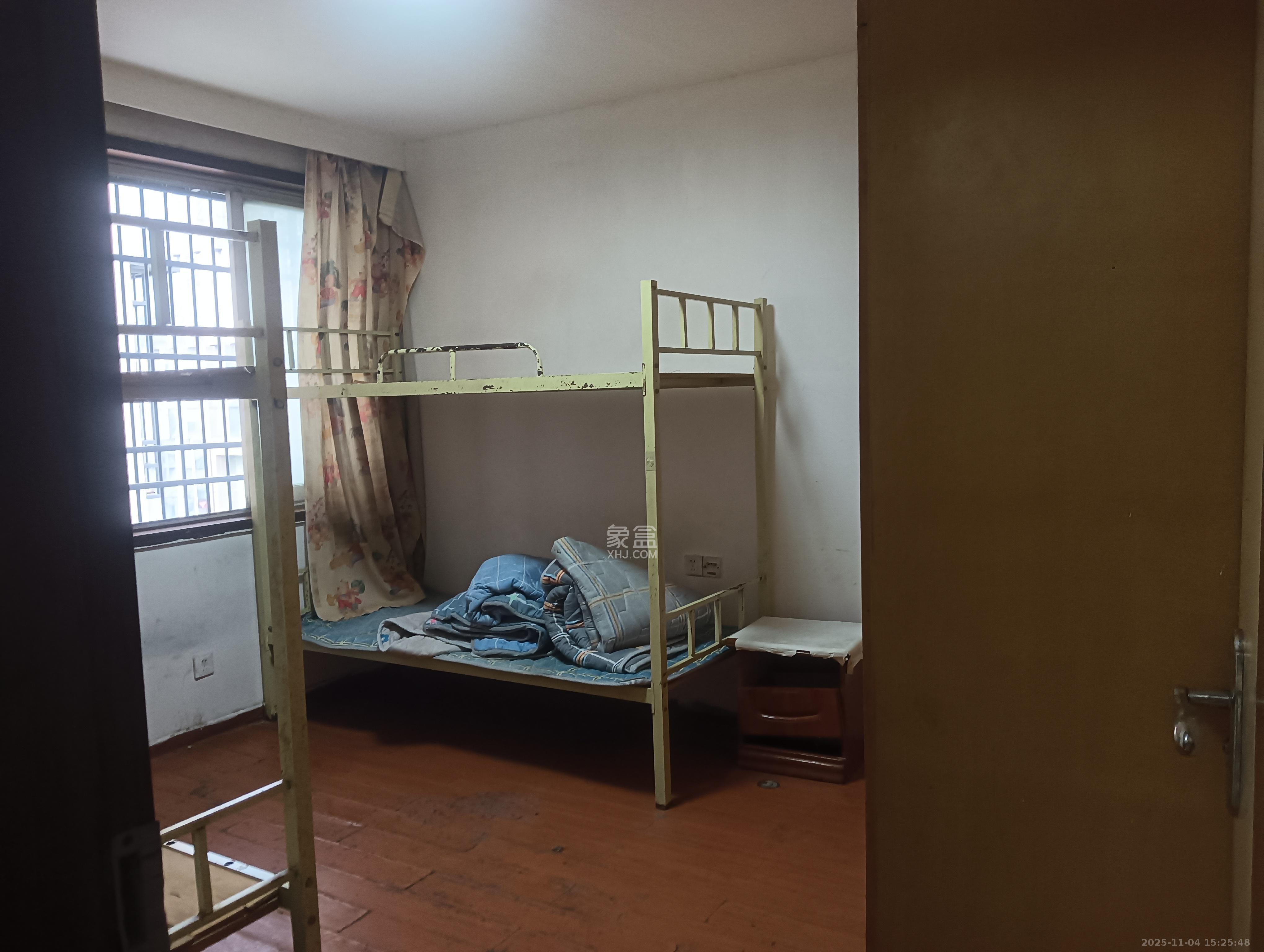 坡子街综合楼  3室1厅1卫    2800.0元/月室内图