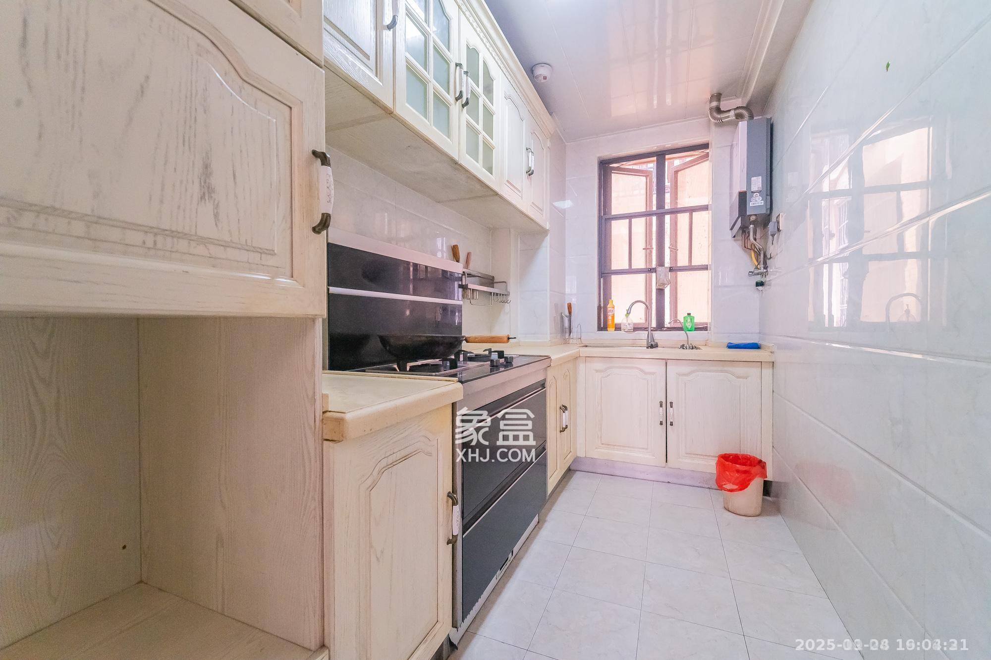 深业睿城  5室2厅2卫    3000.0元/月室内图