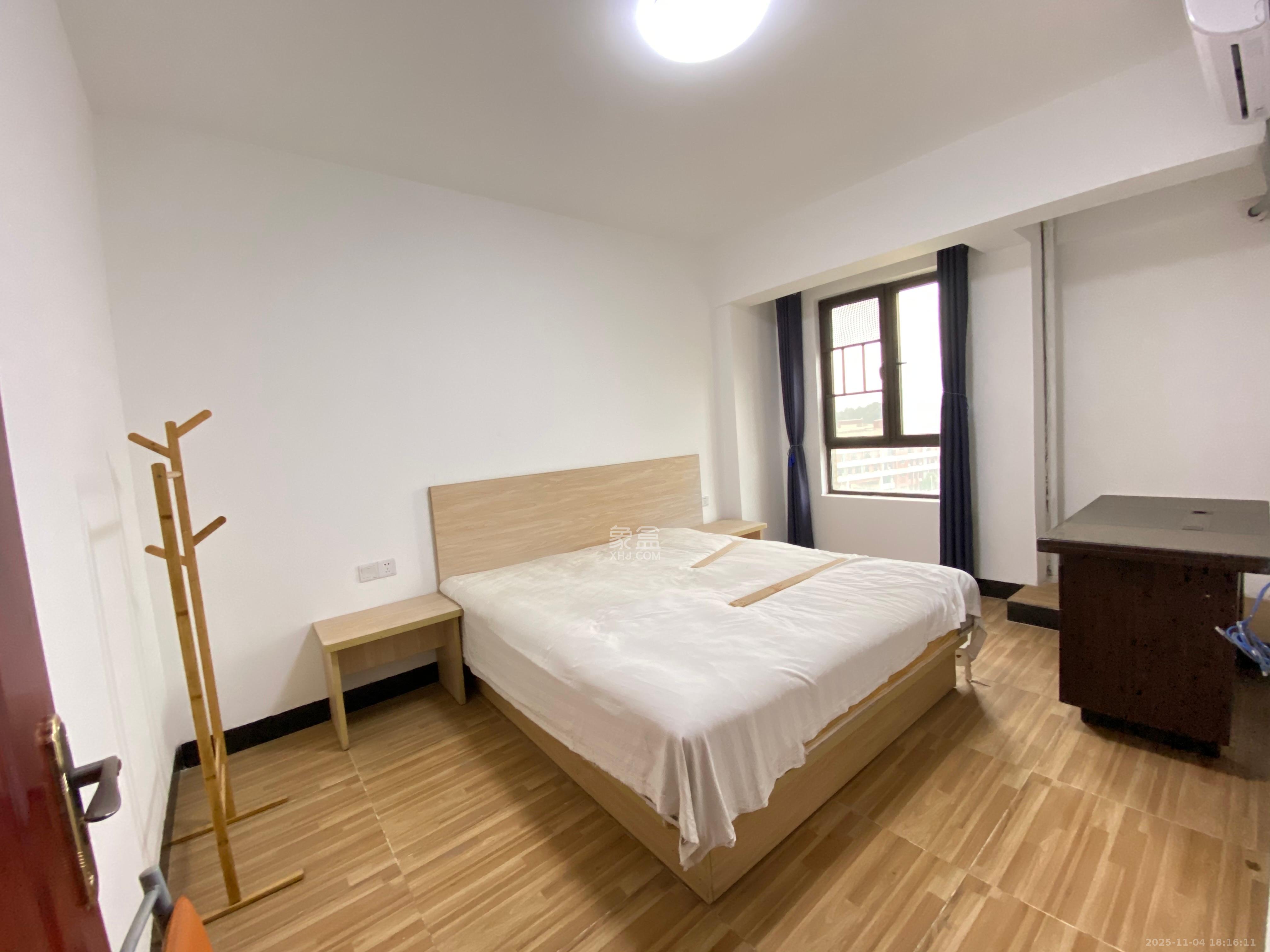 保利麓谷林语D区  4室2厅1卫    2800.0元/月室内图