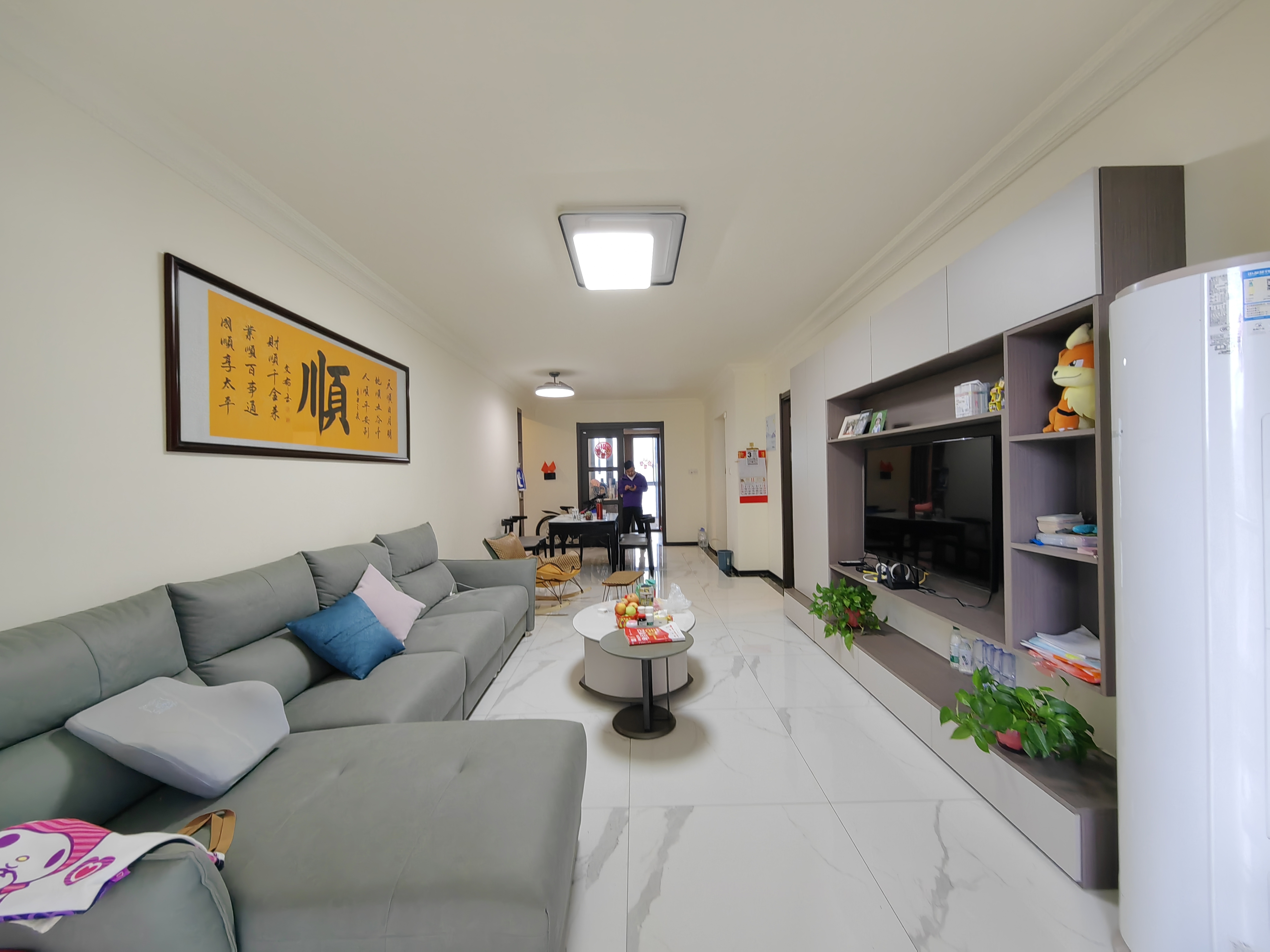 华耀碧桂园十里江湾誉峯 3室2厅2卫 80.0万 华耀碧桂园十里江湾誉峯 3室2厅2卫 80.0万客厅