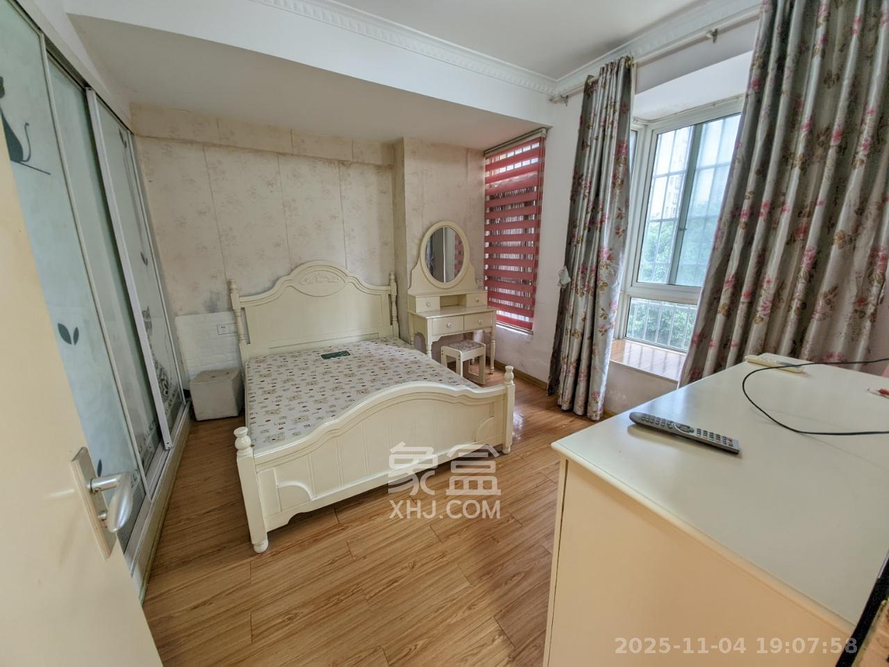 汇都公寓  3室1厅1卫    2400.0元/月室内图