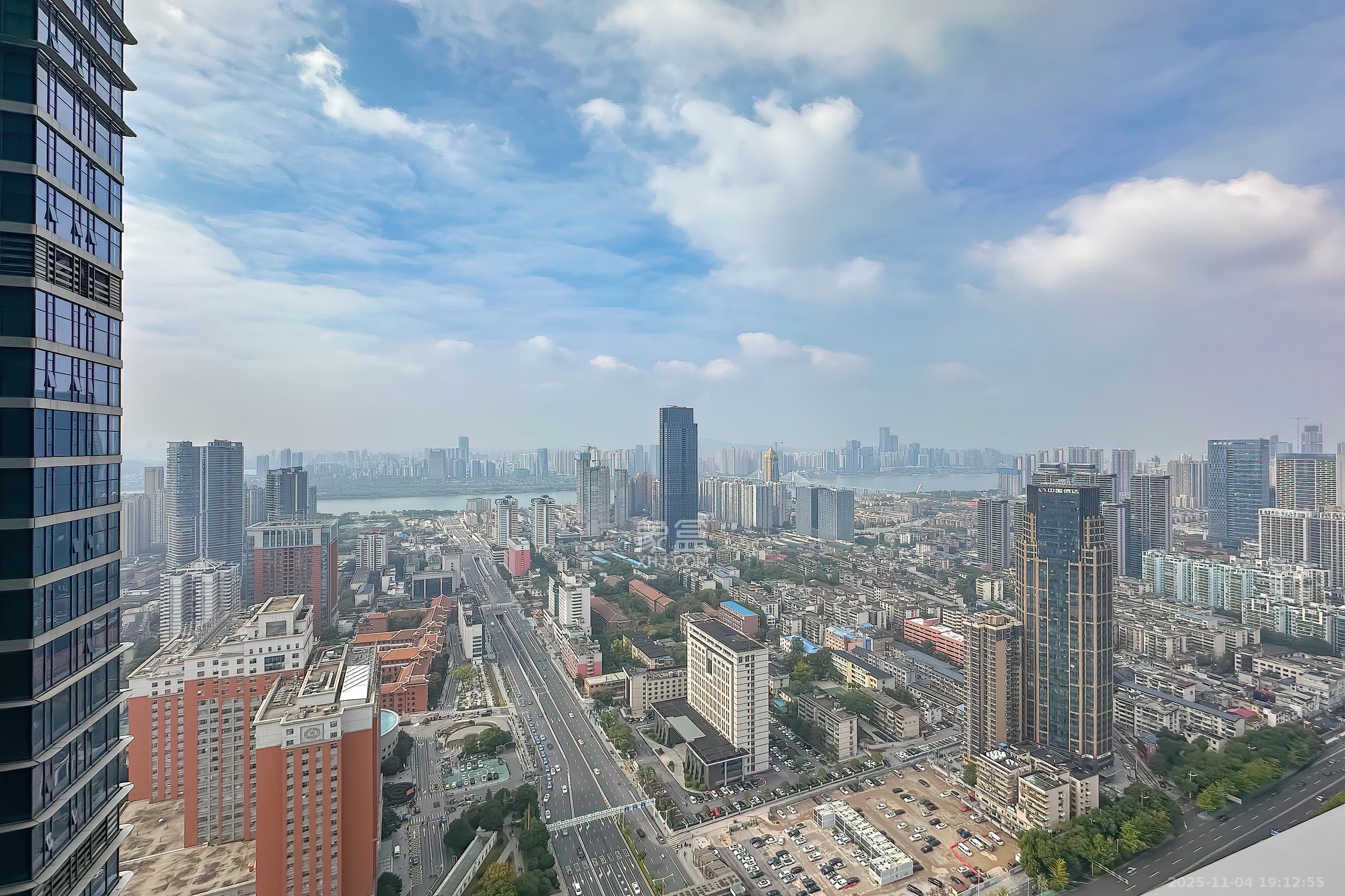 华远华时代  3室2厅2卫    98.0万其他