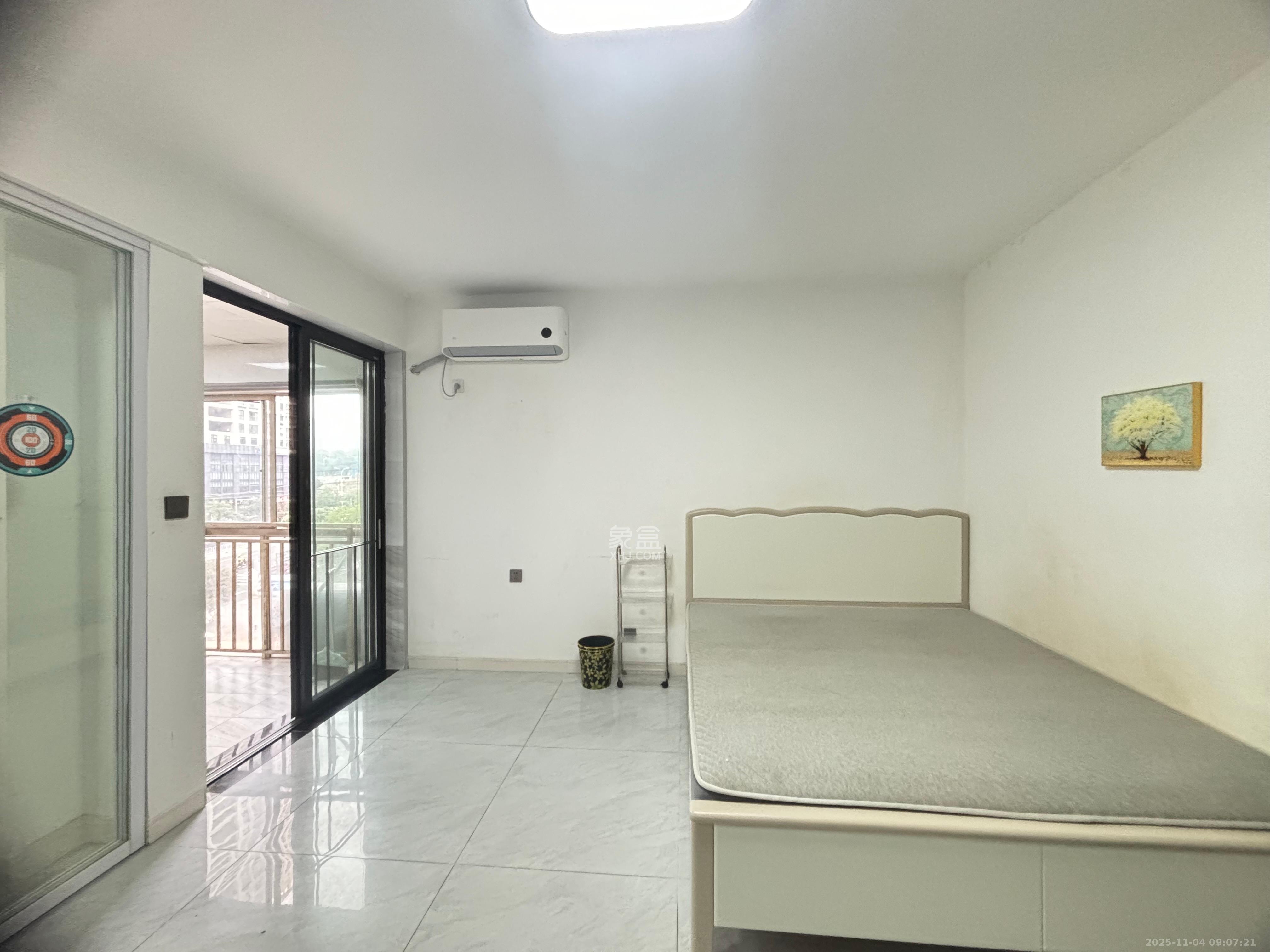 都市春天  1室1厅1卫    1900.0元/月室内图