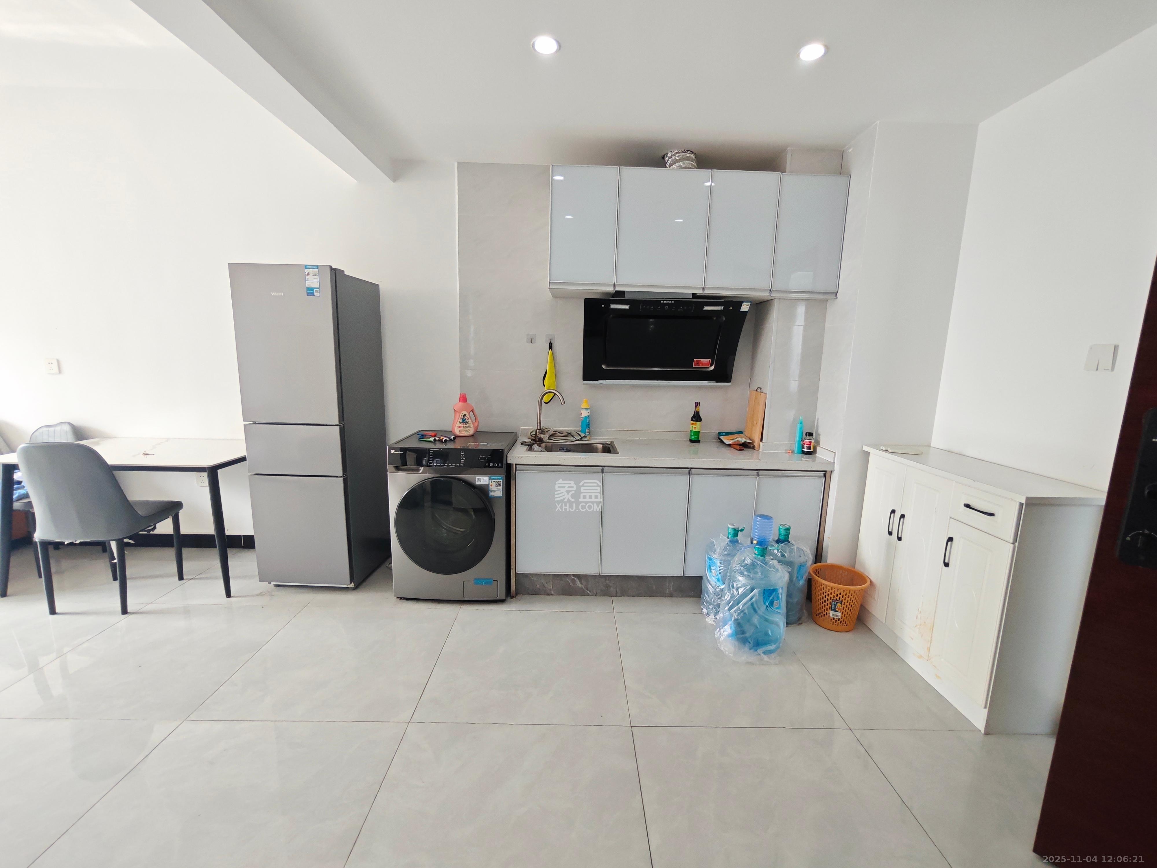 碧桂园城市之光  2室2厅1卫    2300.0元/月室内图