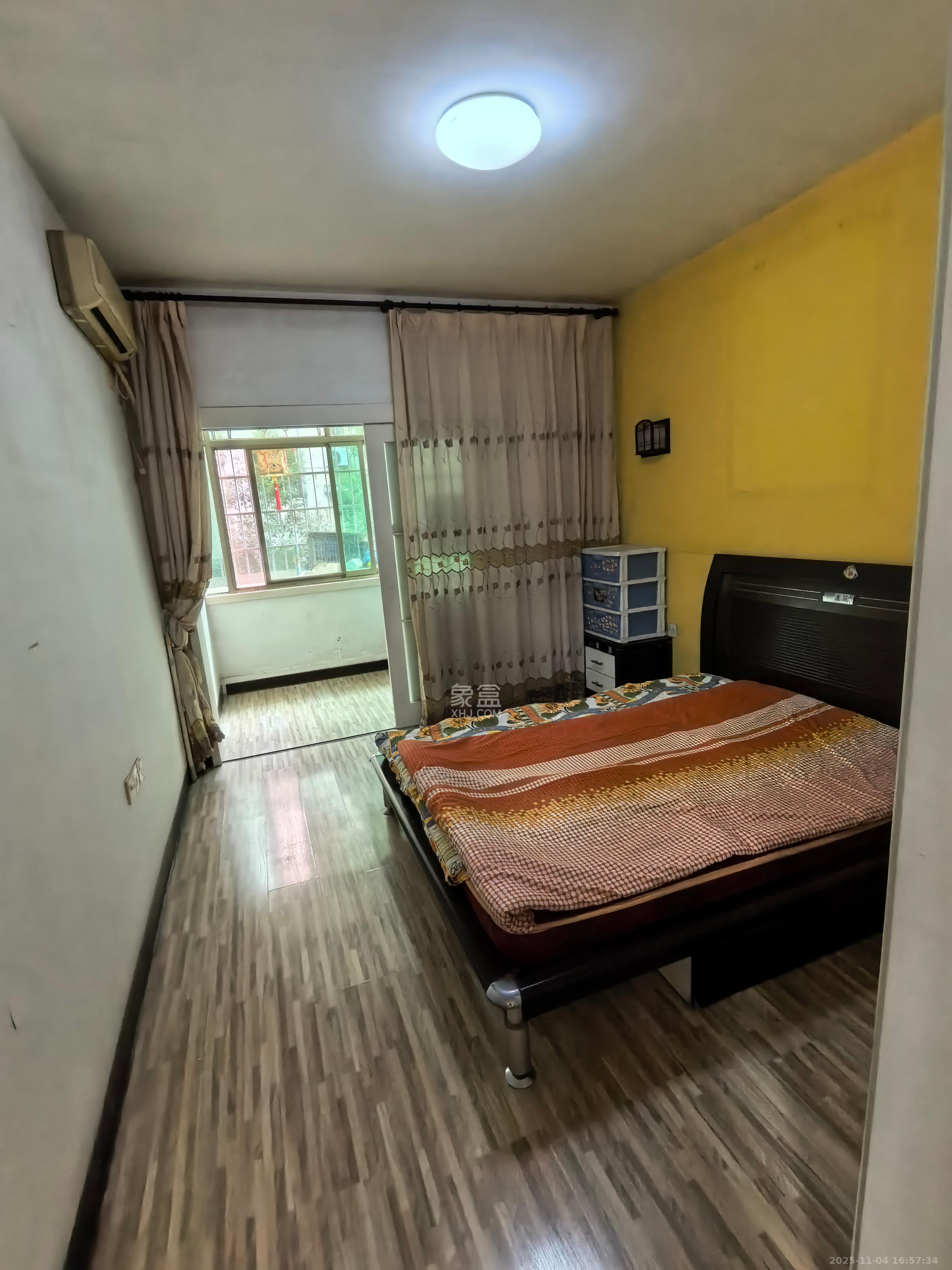 国立投资公司宿舍  2室1厅1卫    1800.0元/月室内图