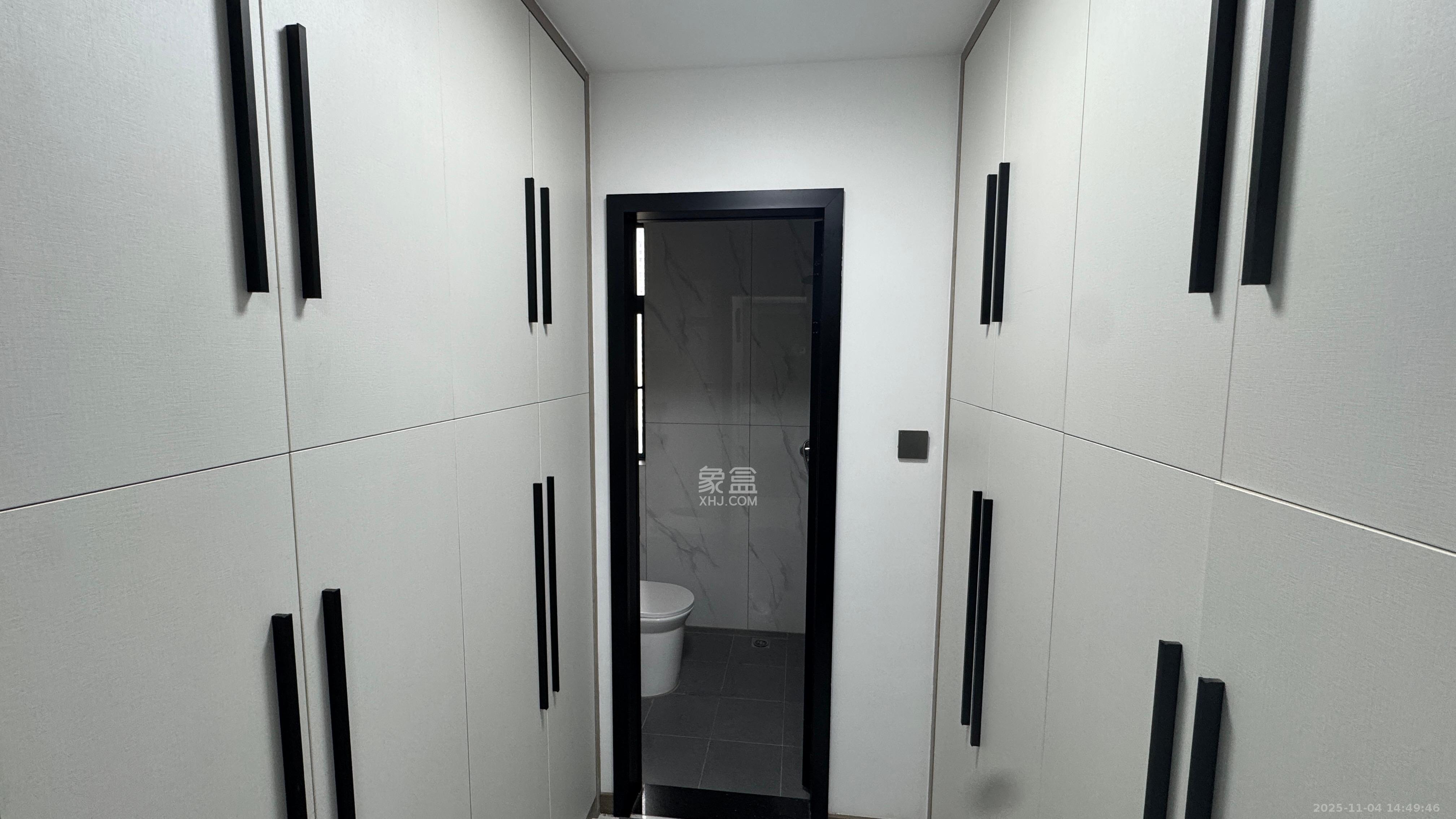 百合御都  3室2厅2卫    65.8万客厅