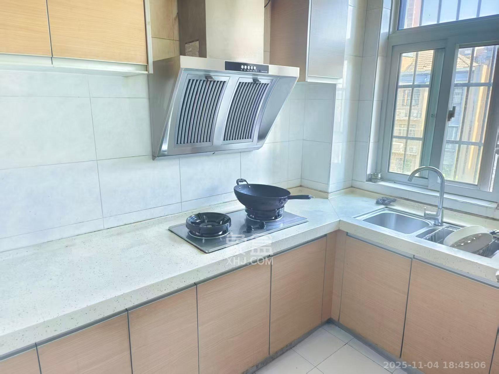 山水湾 2室2厅1卫 1300.0元/月 山水湾 2室2厅1卫 1300.0元/月室内图