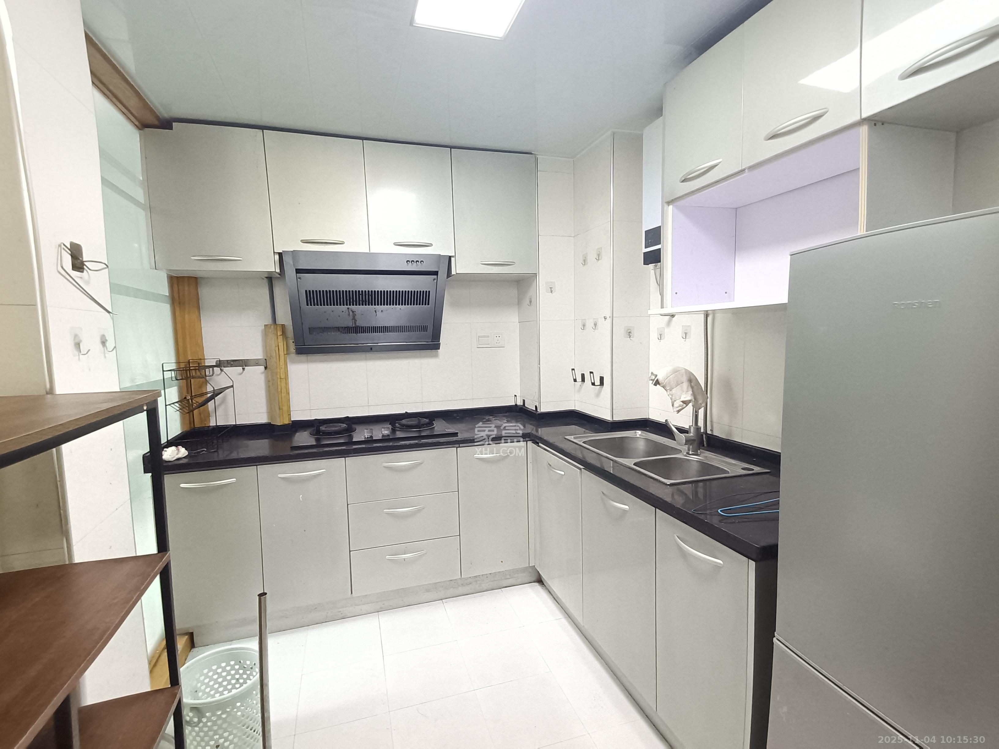 卓越蔚蓝海岸一期  2室2厅1卫    2100.0元/月室内图