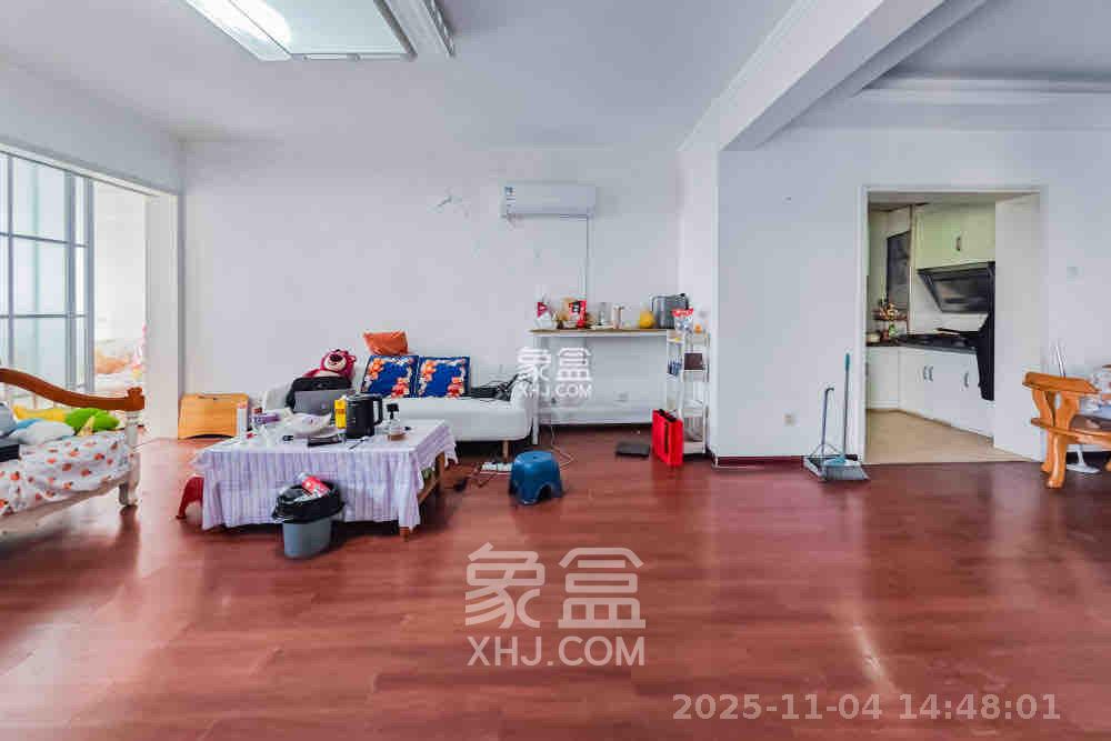 海拔东方  3室1厅1卫    2000.0元/月室内图