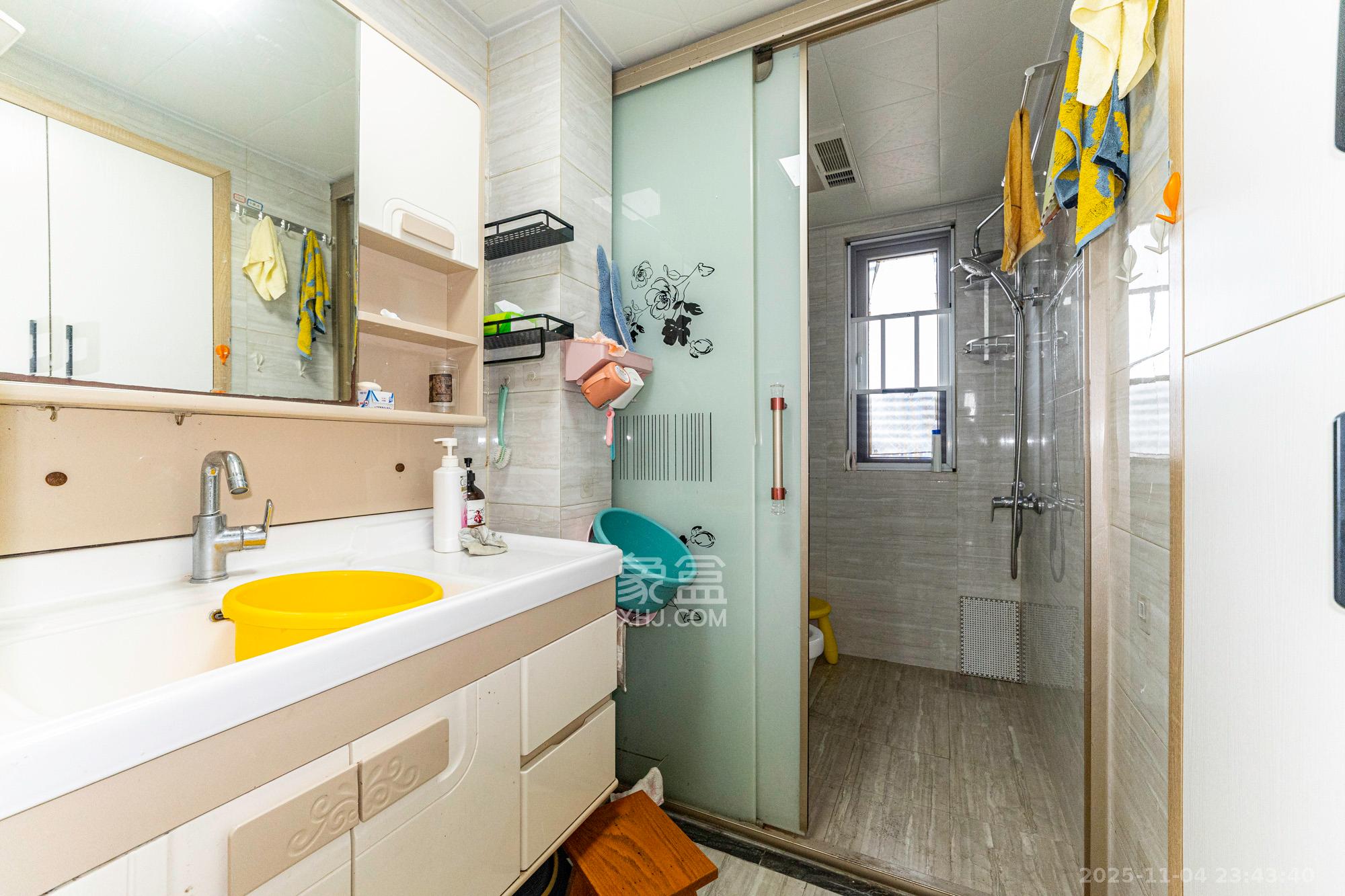 荣盛花语城 3室2厅2卫 79.8万 荣盛花语城 3室2厅2卫 79.8万卫生间