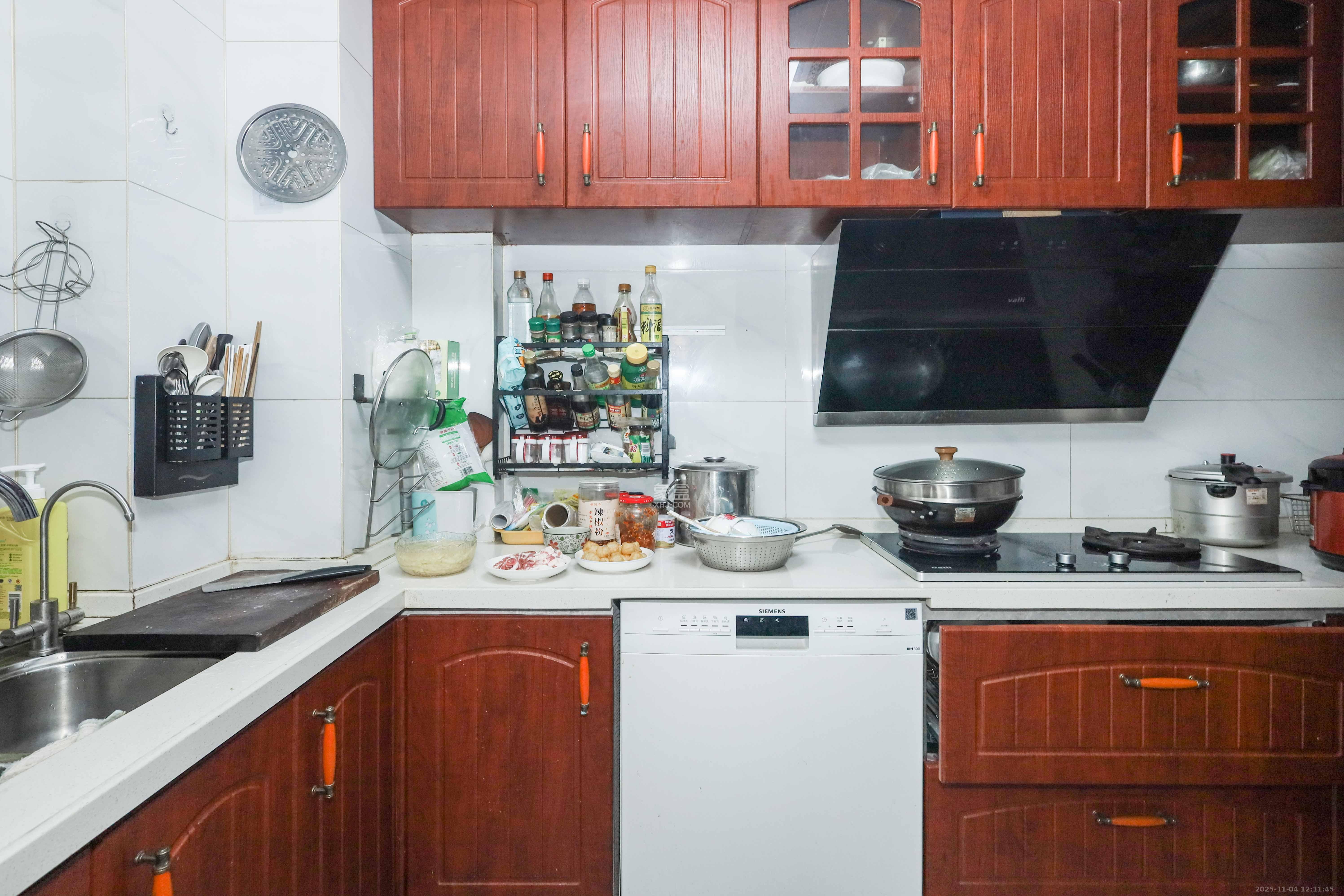 中国铁建梅溪青秀三期  4室2厅2卫    225.0万厨房