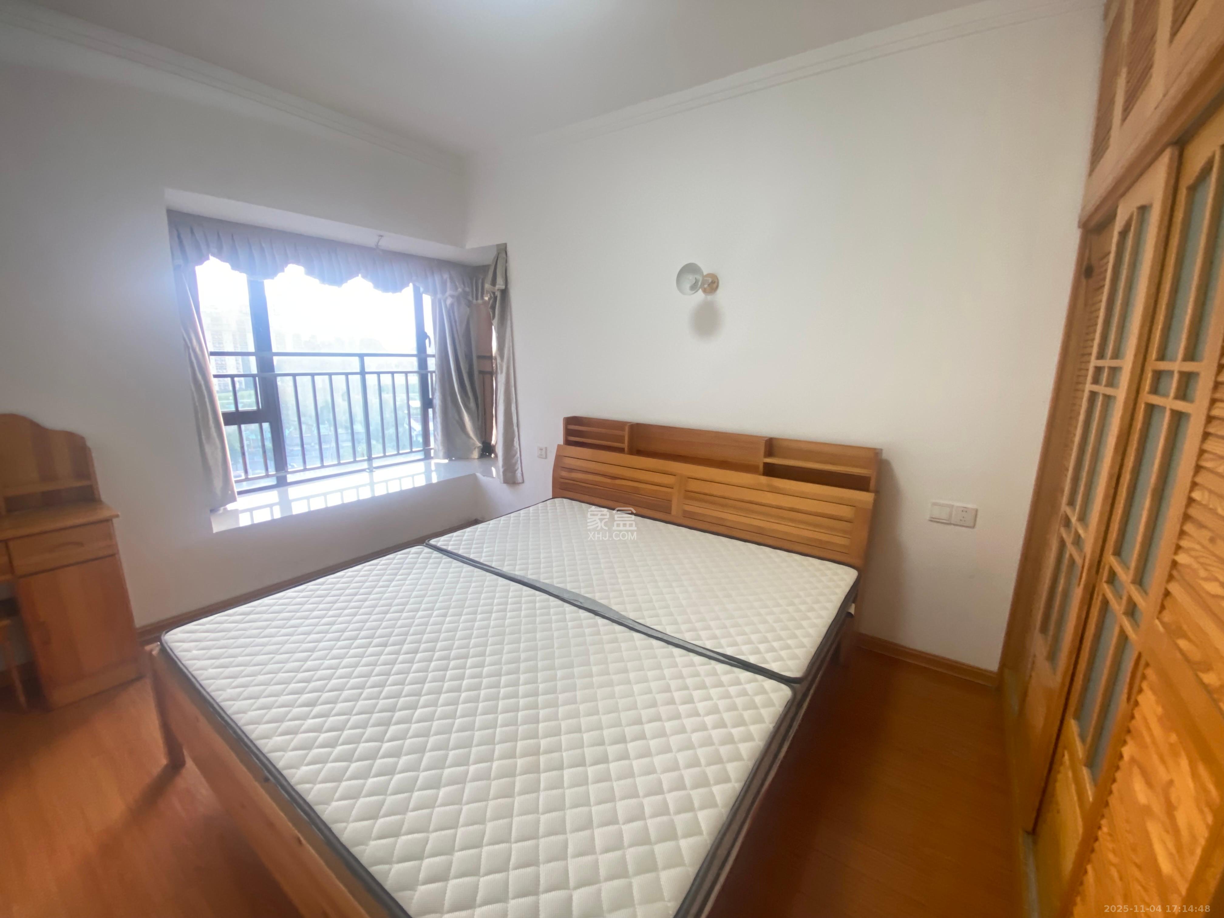 高信向日葵 3室2厅1卫 2600.0元/月 高信向日葵 3室2厅1卫 2600.0元/月室内图