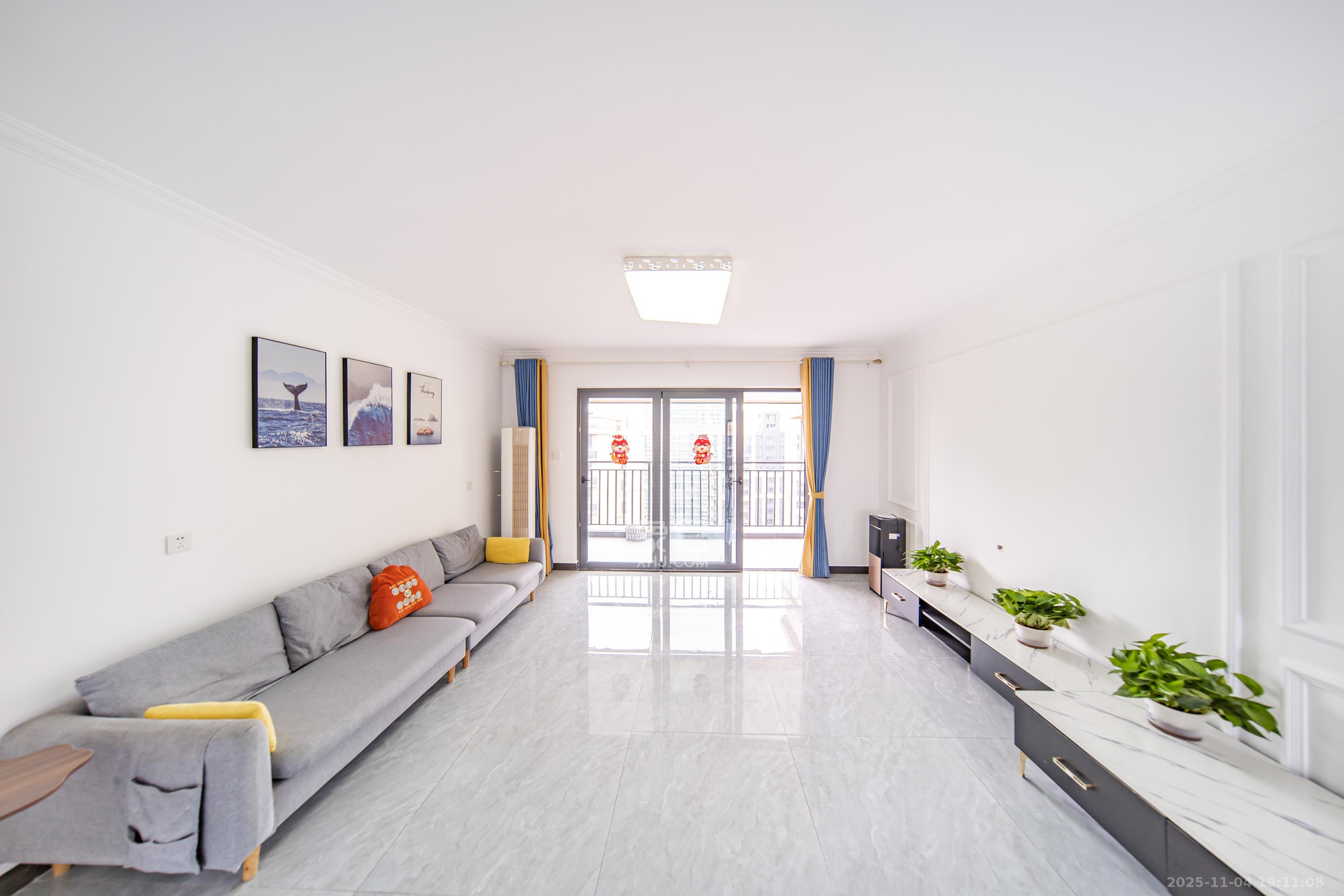 天健城 4室2厅2卫 210.0万 天健城 4室2厅2卫 210.0万客厅