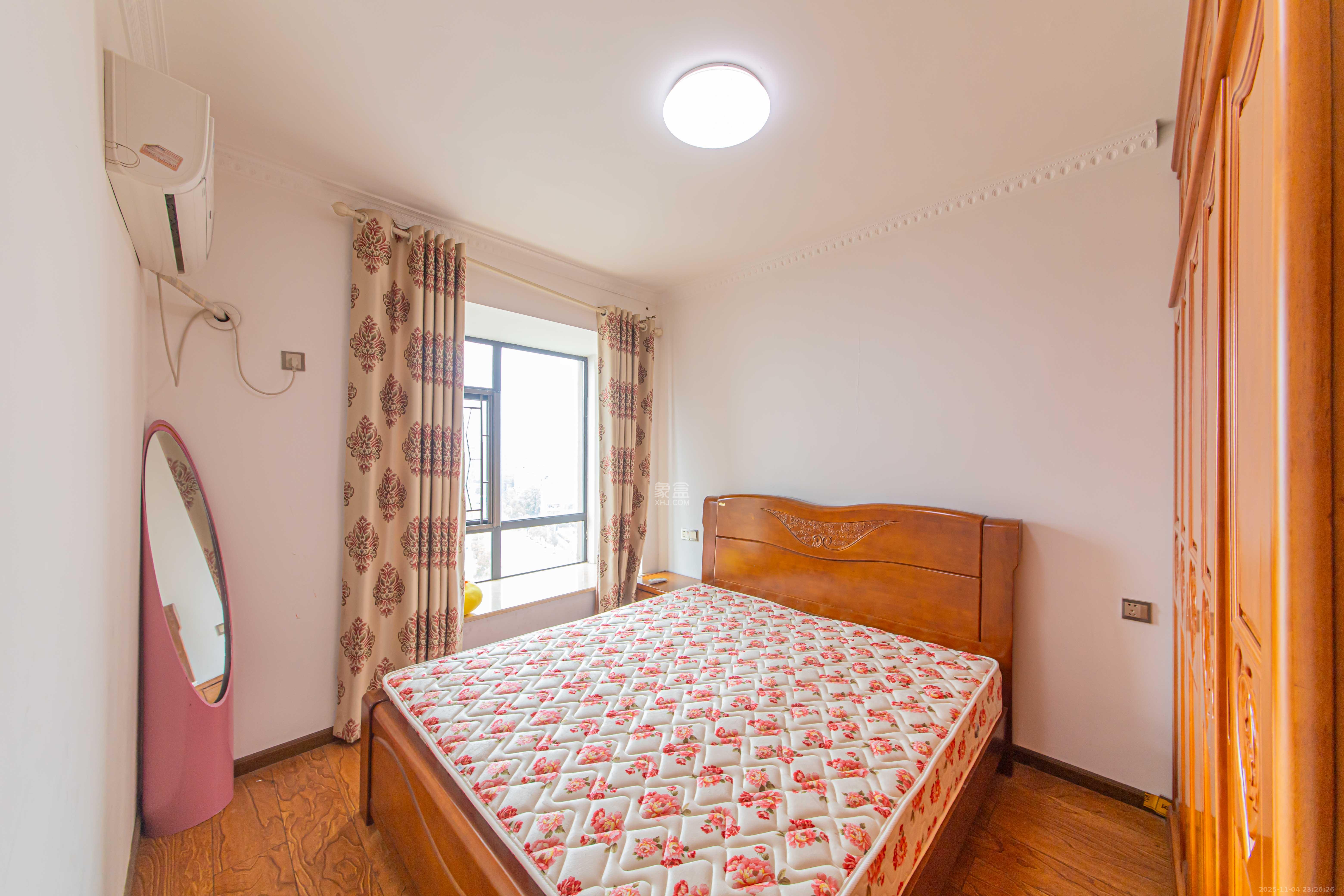 兴汝金城  3室2厅2卫    158.0万卧室