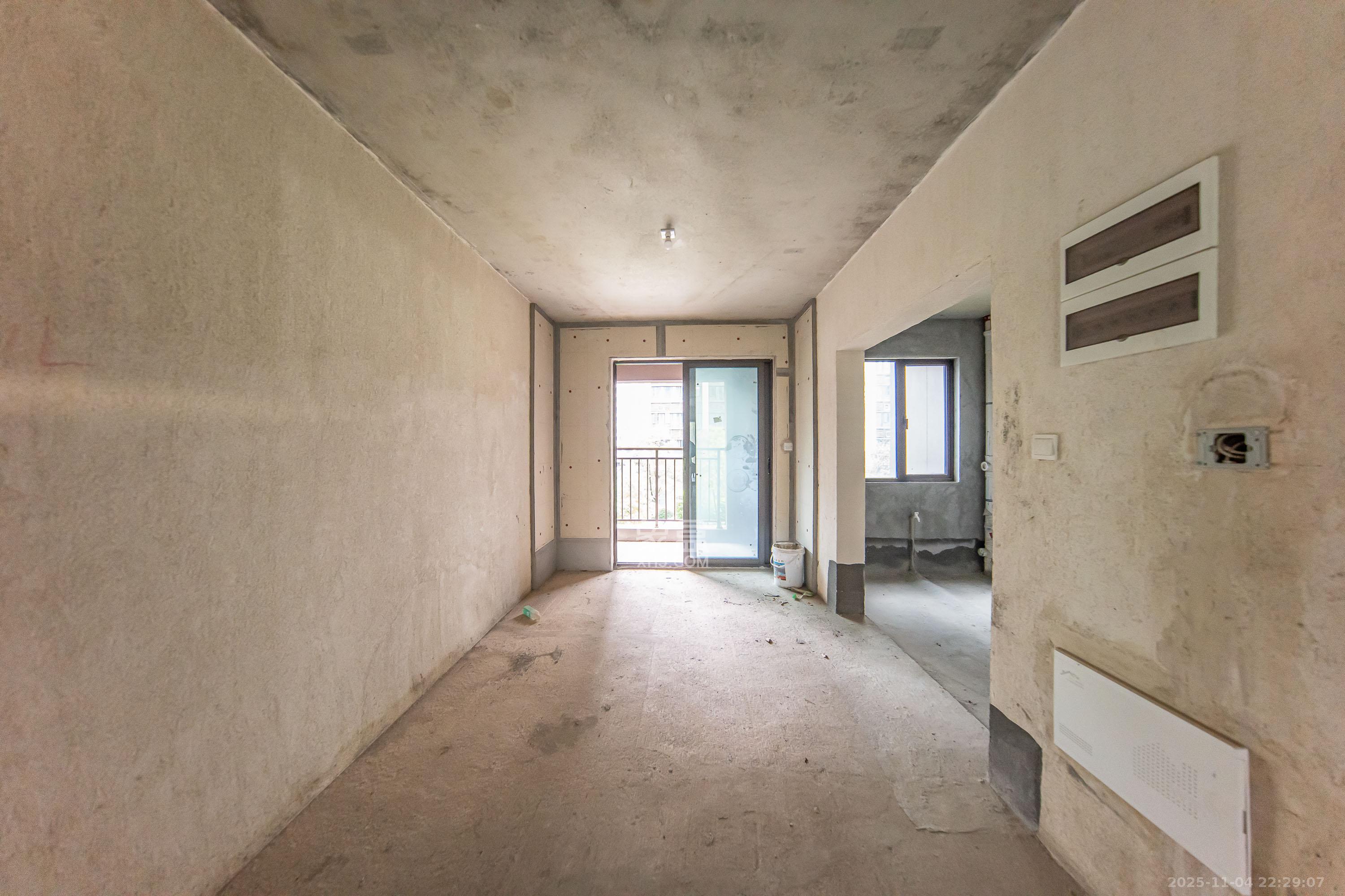 城发恒伟星雅韵（恒伟星辉苑）  4室2厅2卫    199.8万客厅