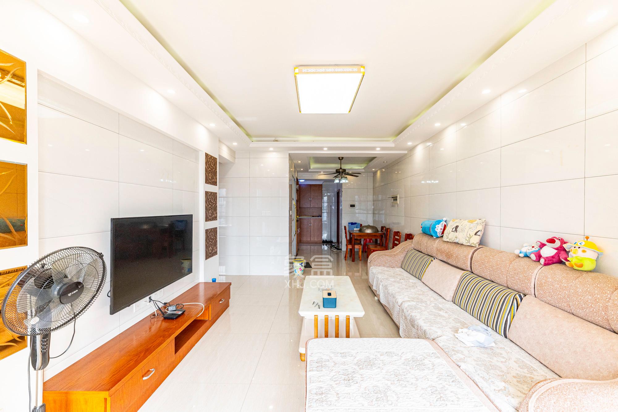 丰源国际 2室1厅1卫 56.0万 丰源国际 2室1厅1卫 56.0万客厅